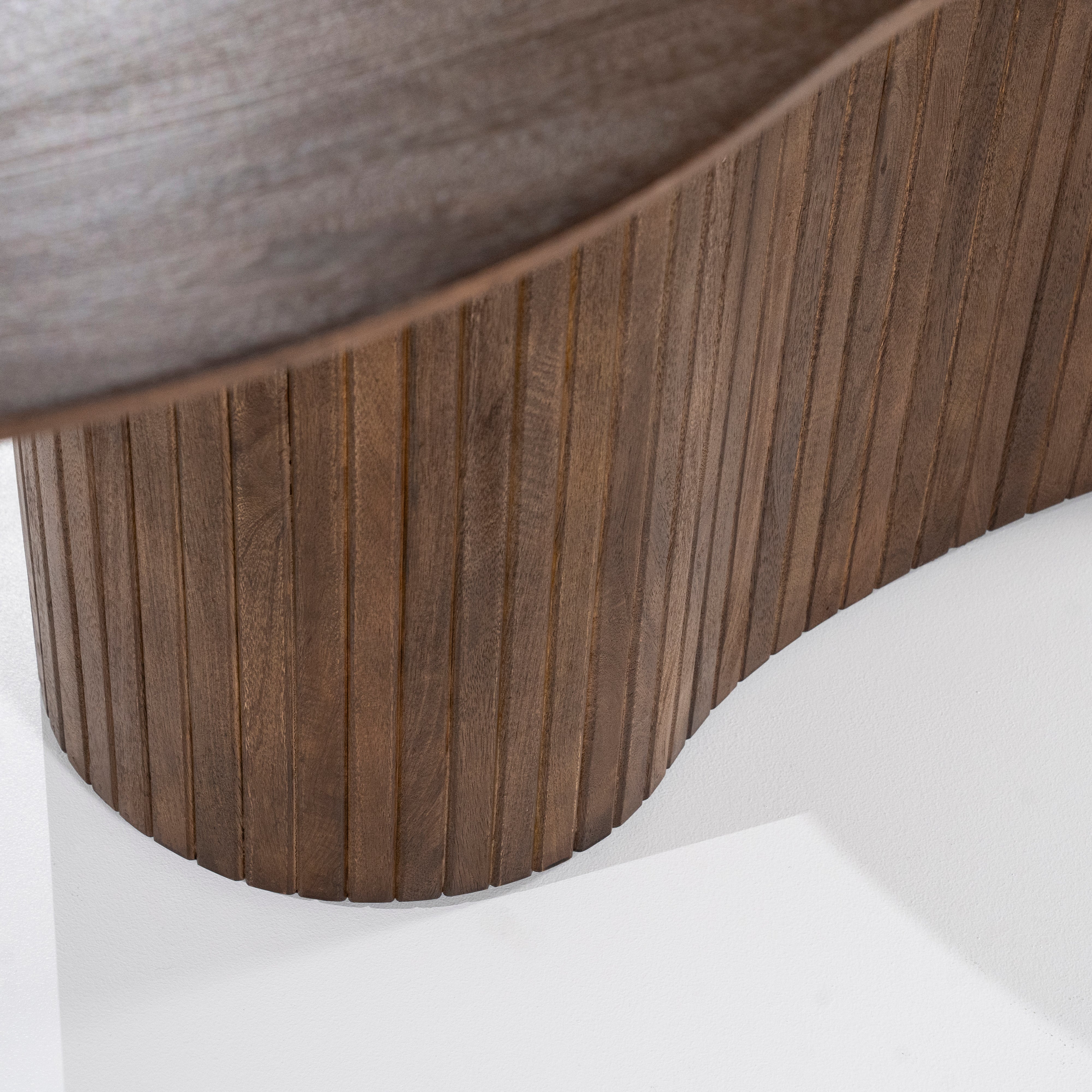 Ovaler Tisch JORDY aus dunkelbraunem Mangoholz