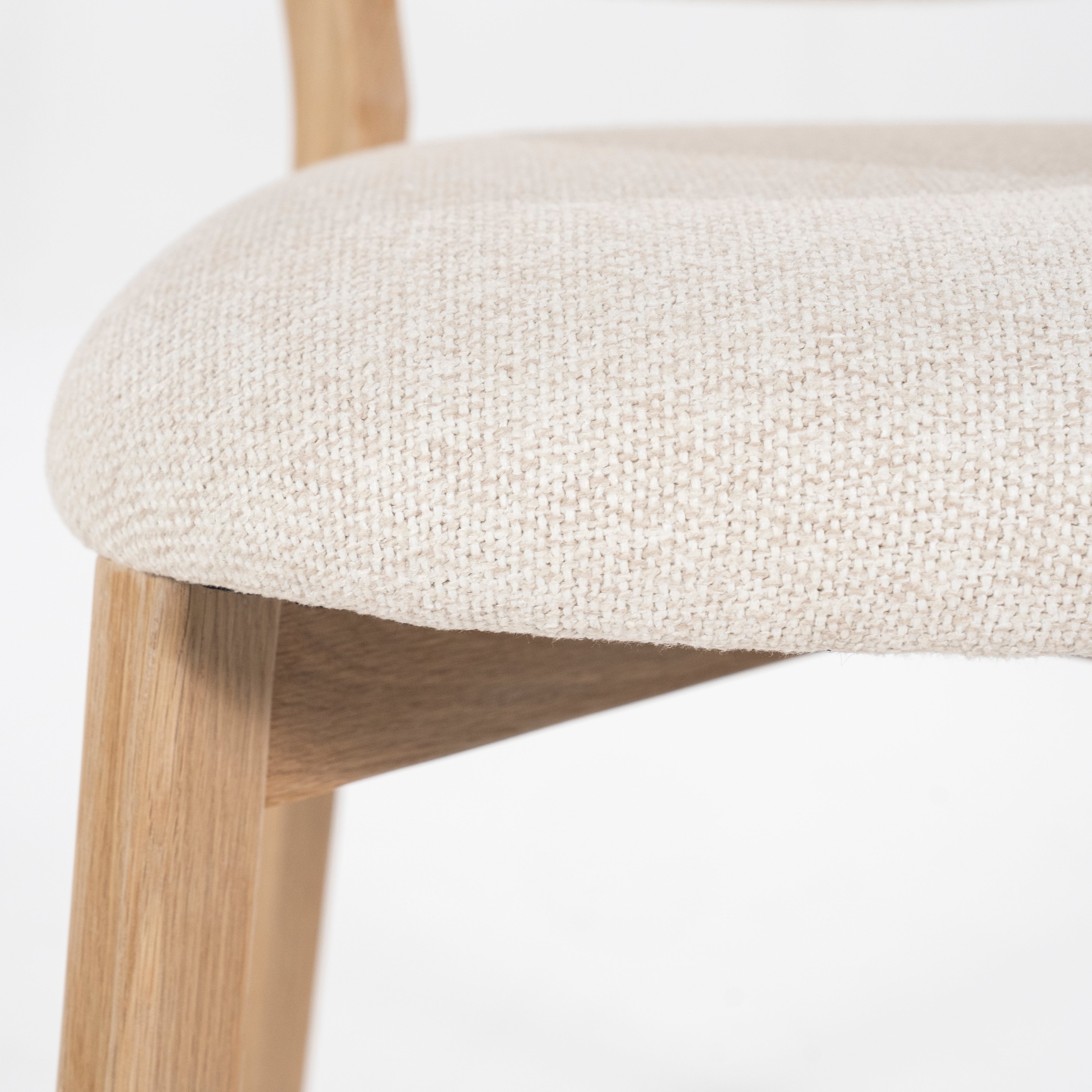 Stuhl MIKKY beige mit Eichenbasis