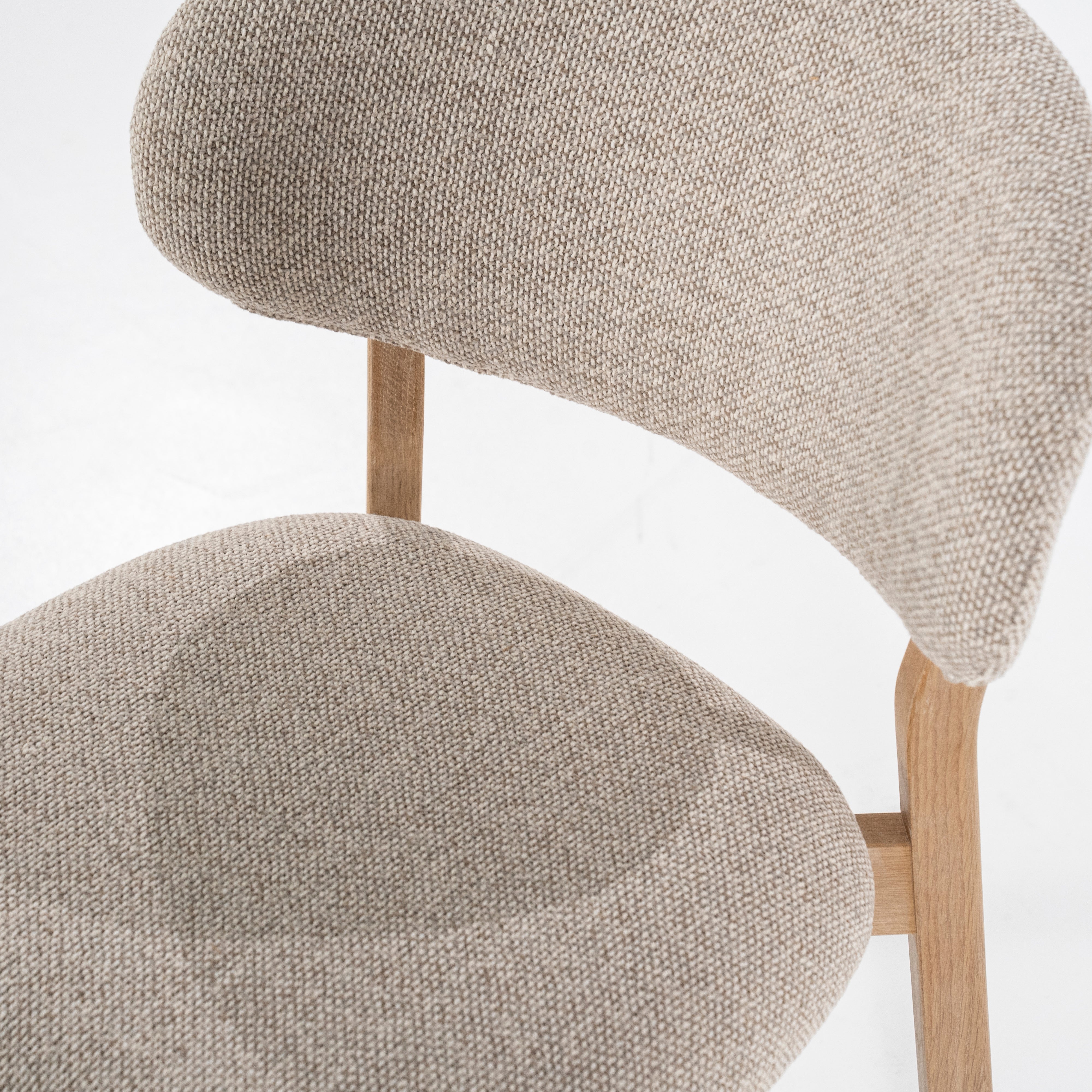 Stuhl MIKKY taupe mit Eichenbasis