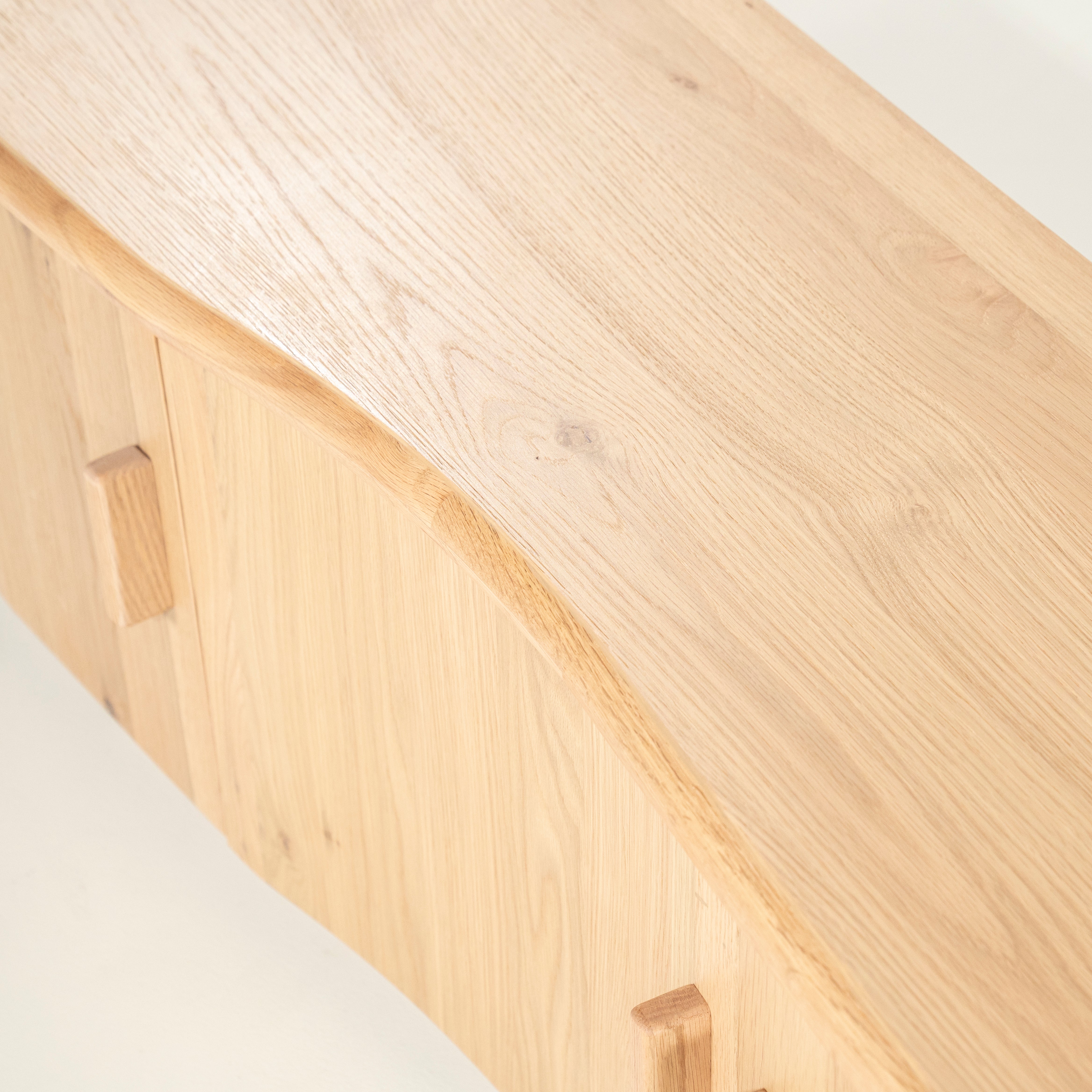 RTV-Sideboard JOSH aus Eichenholz