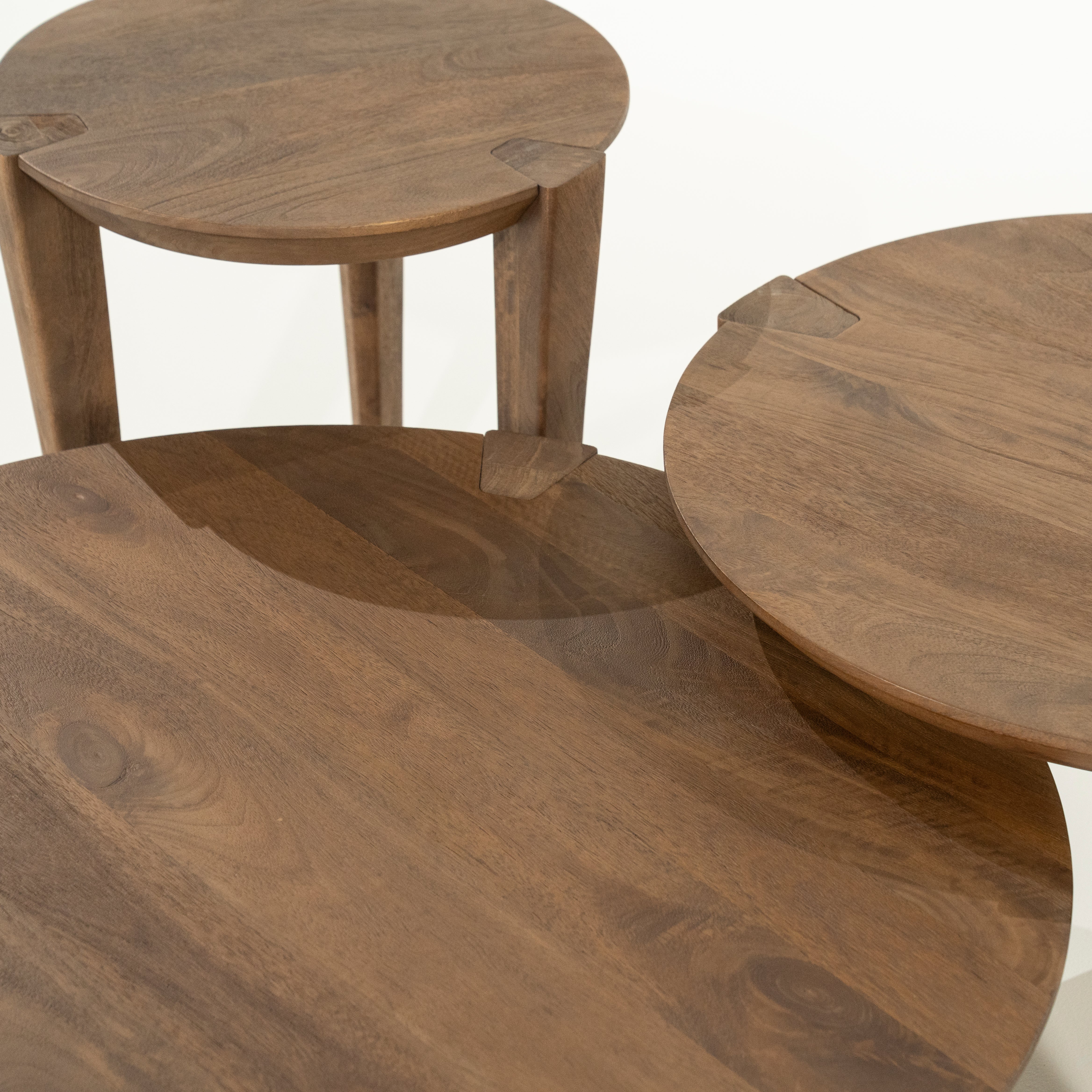 Couchtisch DAVINA aus Mangoholz