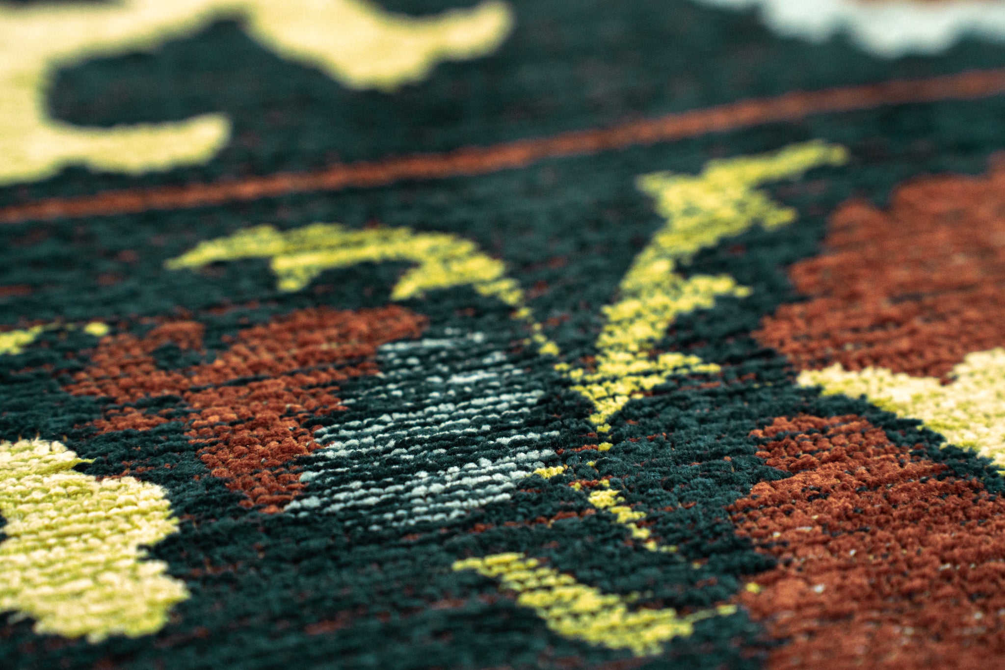 SUZANI BAVARIA rug black with yellow and green