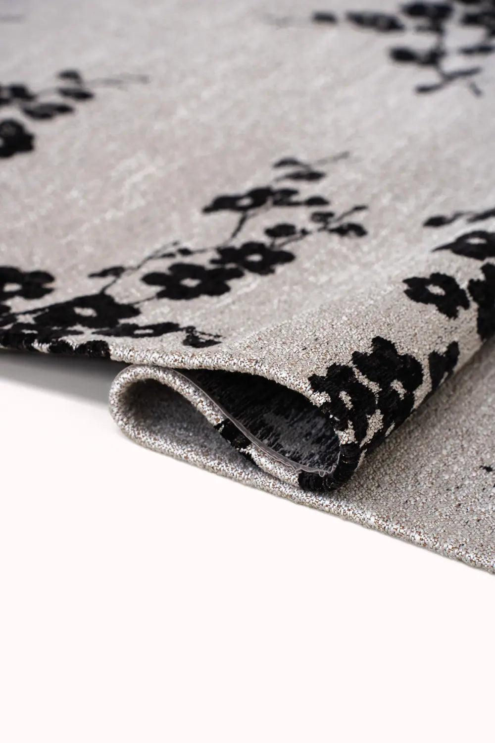 Ovaler Teppich SAKURA weiß mit schwarz