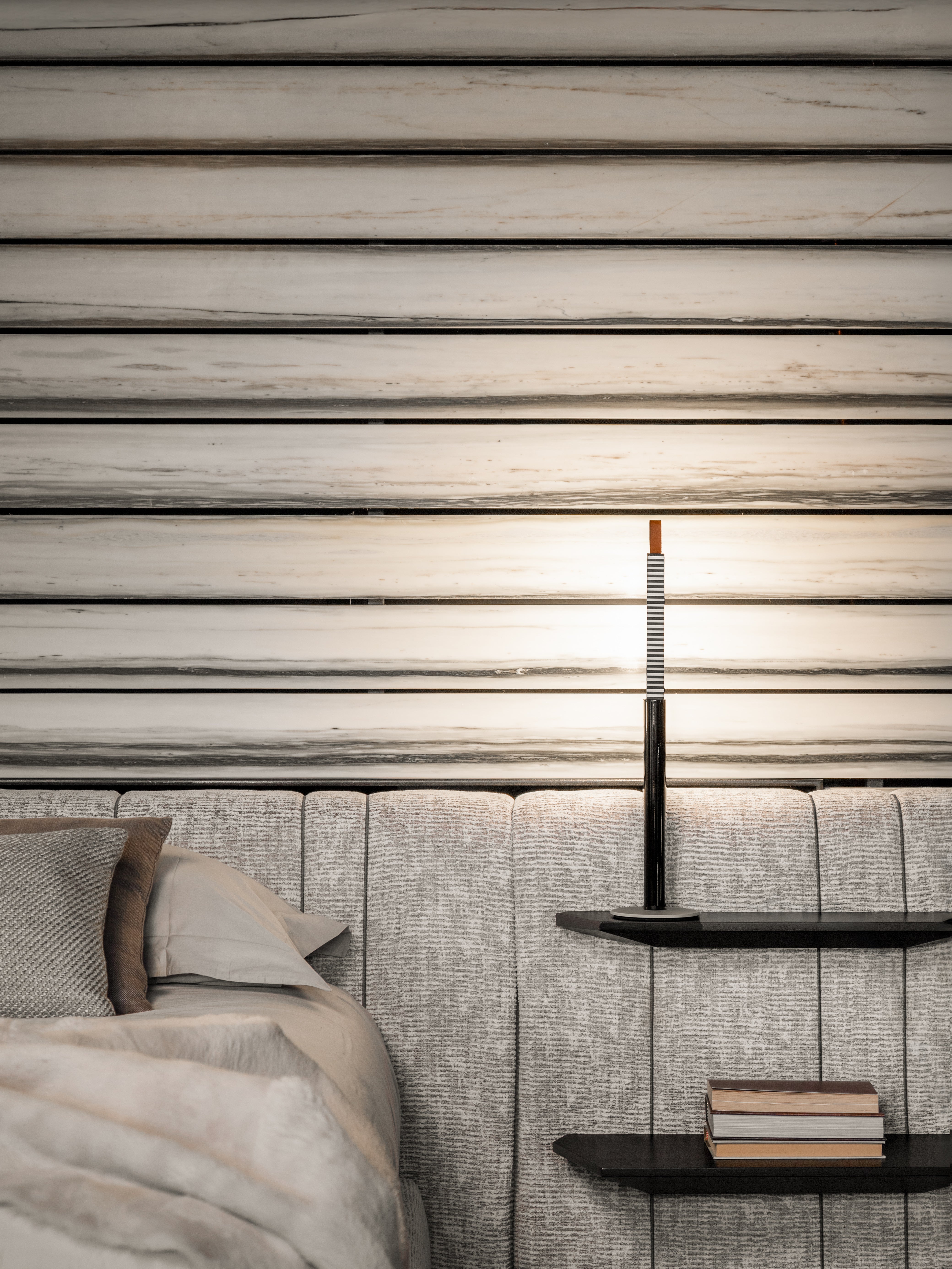 Tischlampe METRICA glänzend schwarz