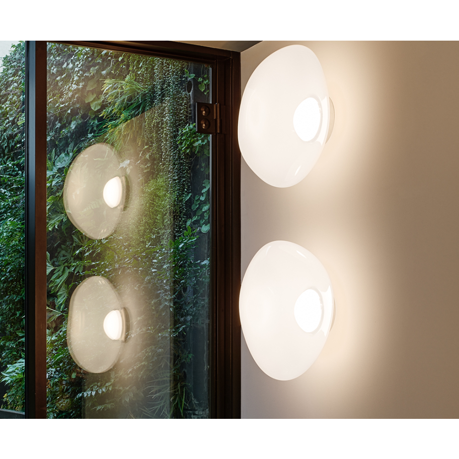 Schmelzwandlampe mit einem goldenen Finish