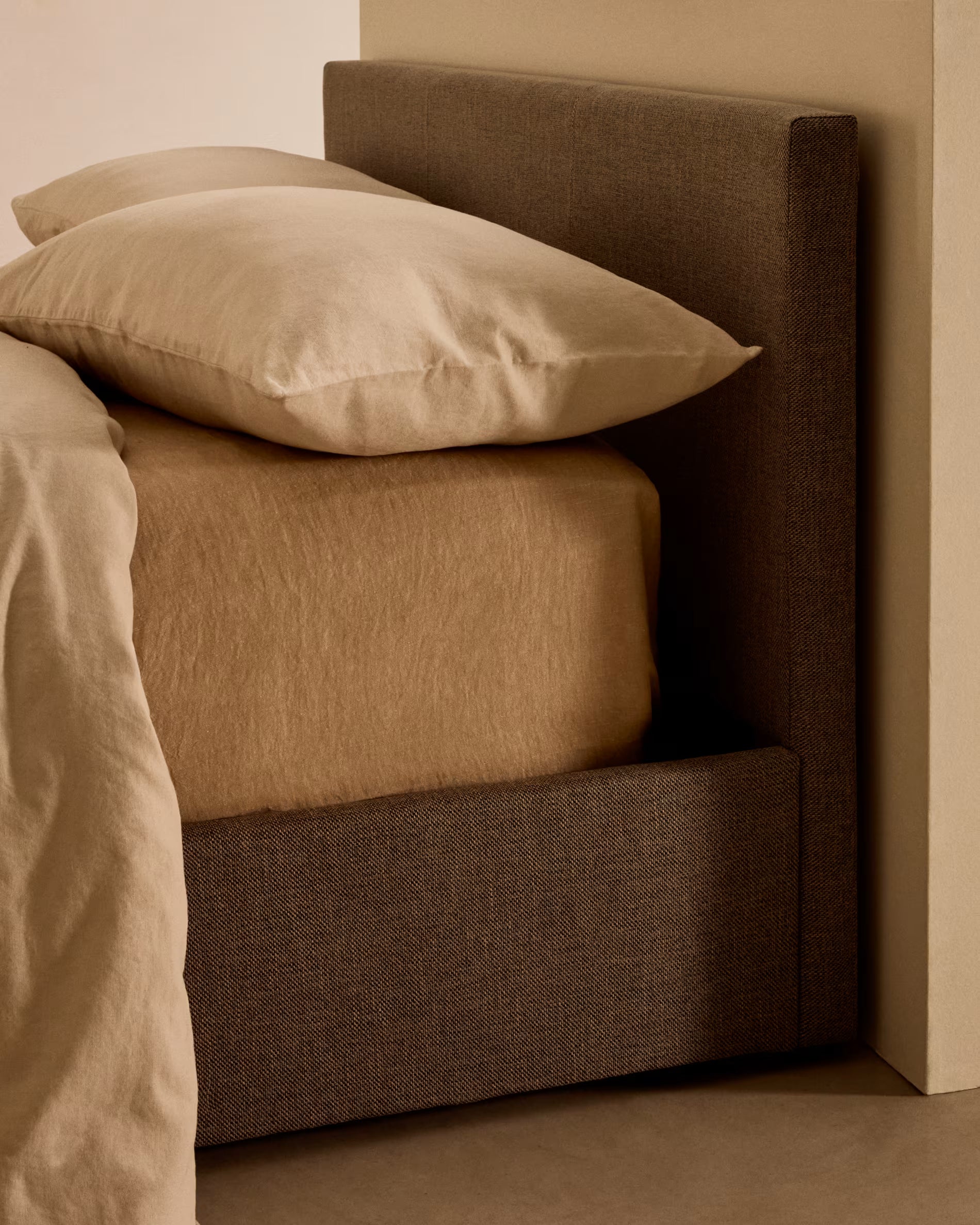 NAHIRI gray bed with storage