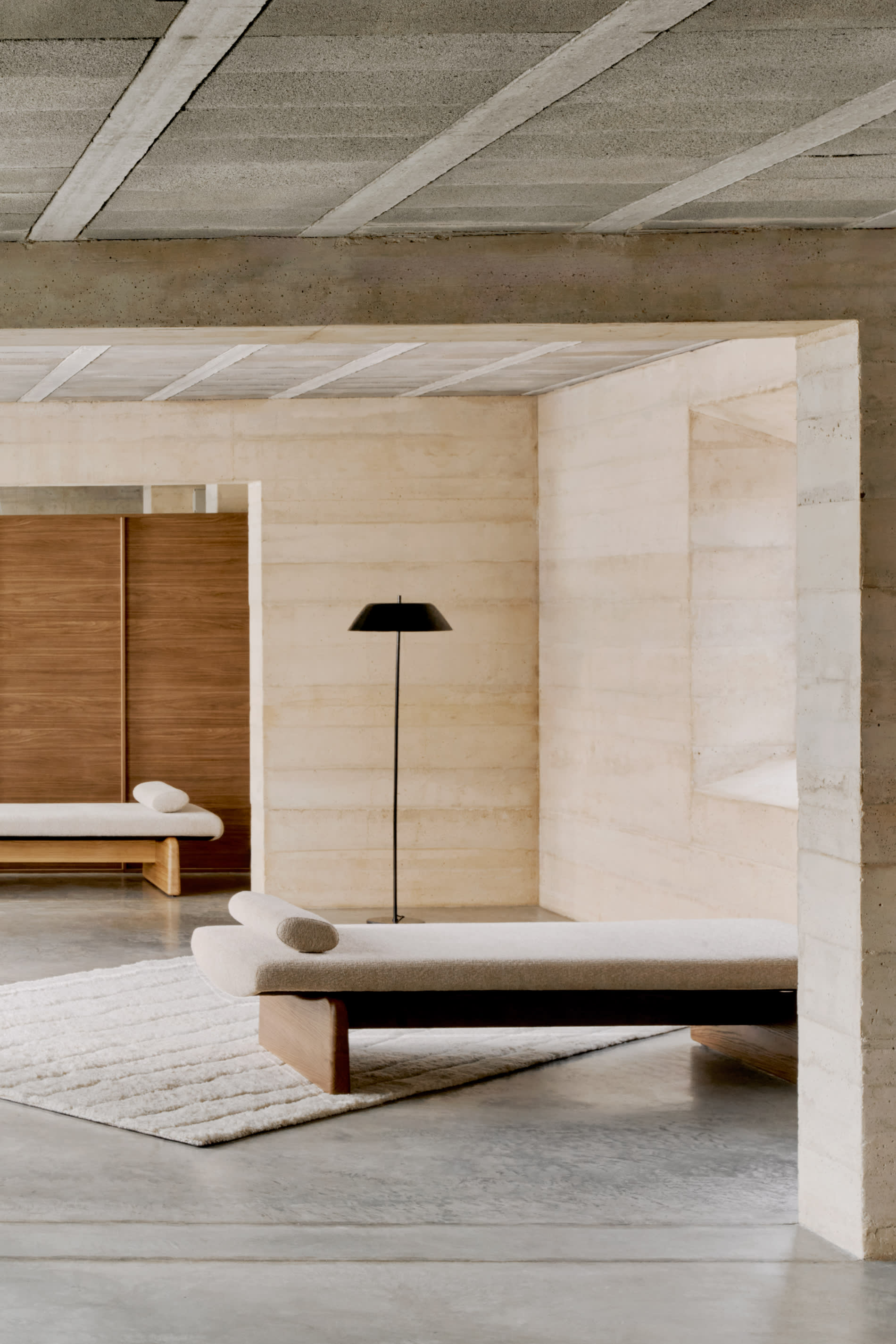 TOPAZ bench in beige chenille with a dark ash base