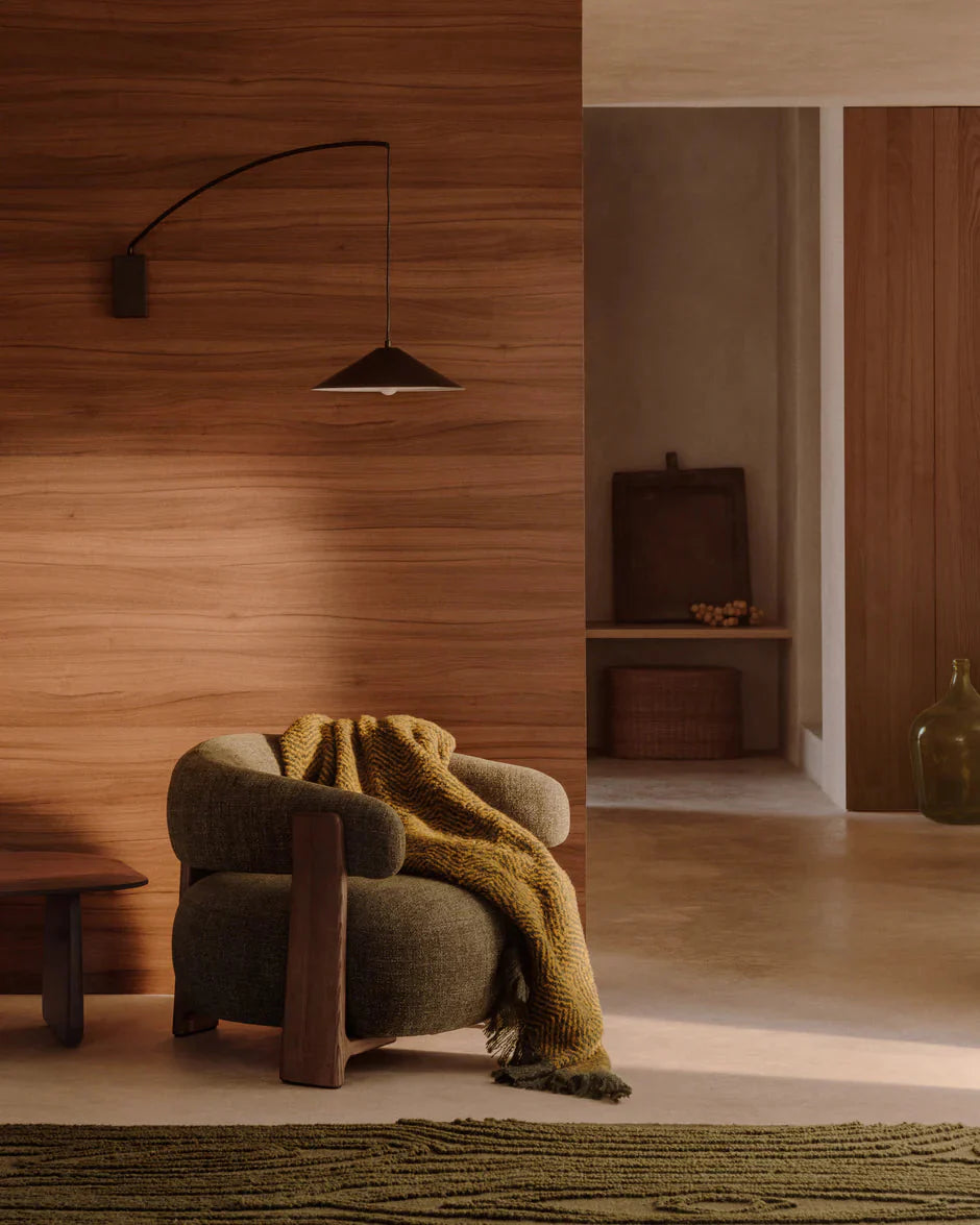 Fotel GRANITE zielony z ciemną jesionową podstawą – Kave Home