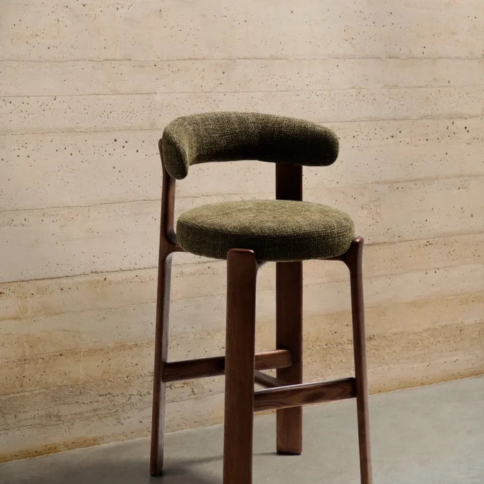 GRANITE grüner Chenille-Hocker mit dunklem Eschenholzgestell