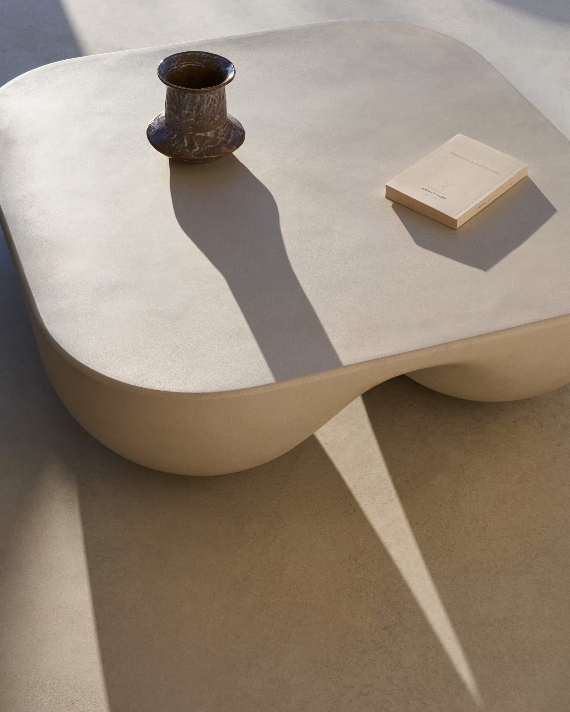 Colba beige coffee table Polystone