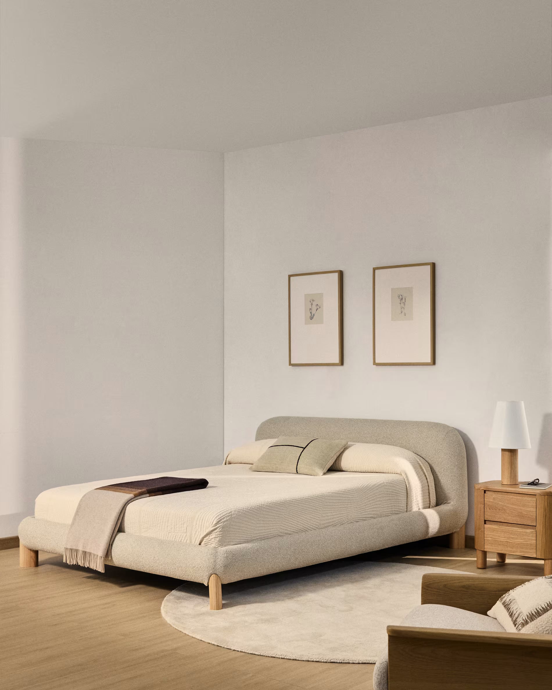 Bett ODINA ecru mit Eschenbasis