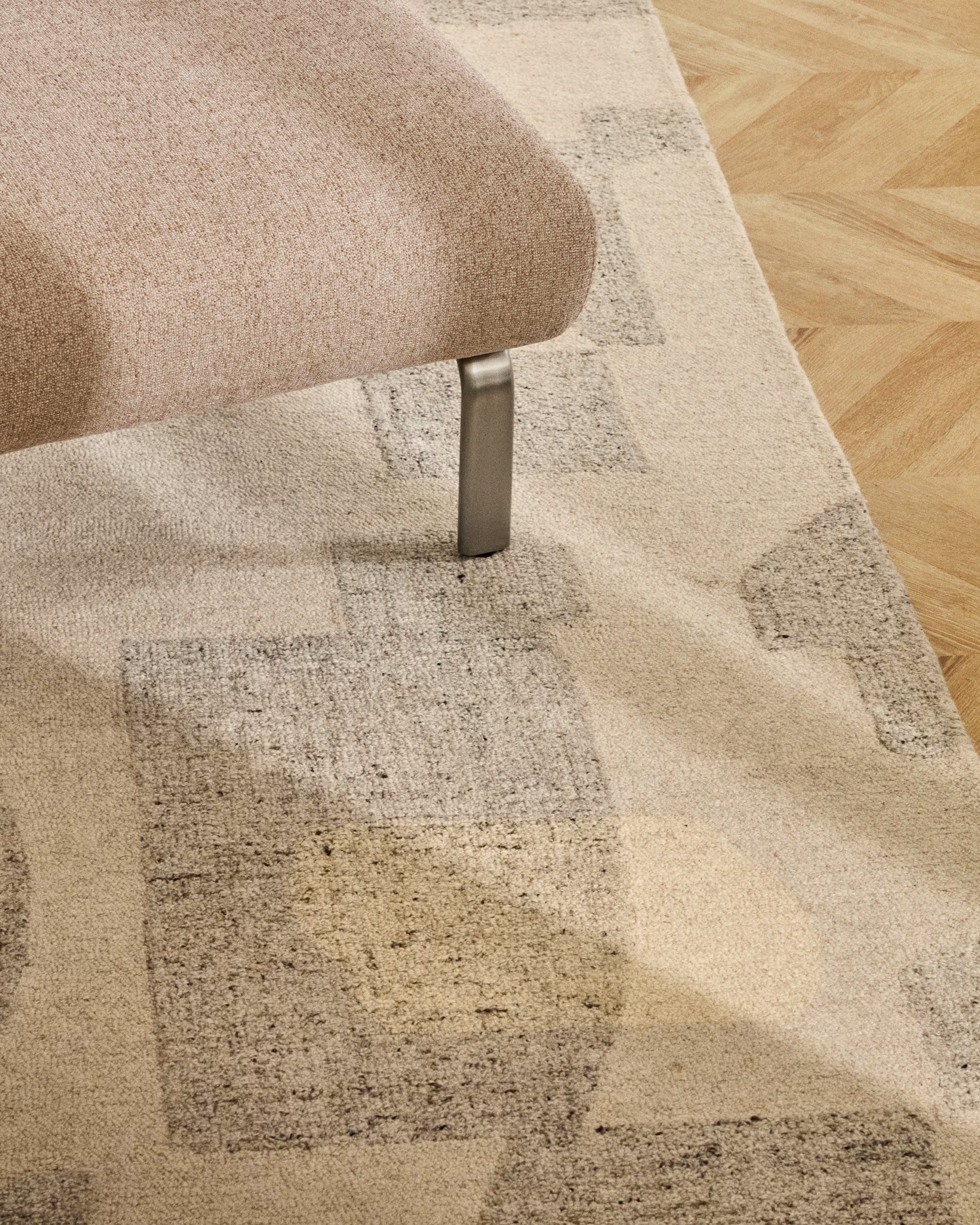 Podnóżek AMSEN hellbraun mit Stahlbasis