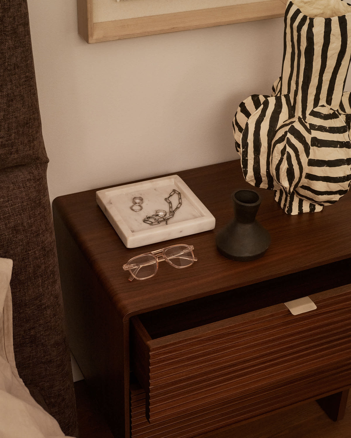 Szafka nocna NORLEN z 2 szufladami fornir orzechowy – ujęcie 4