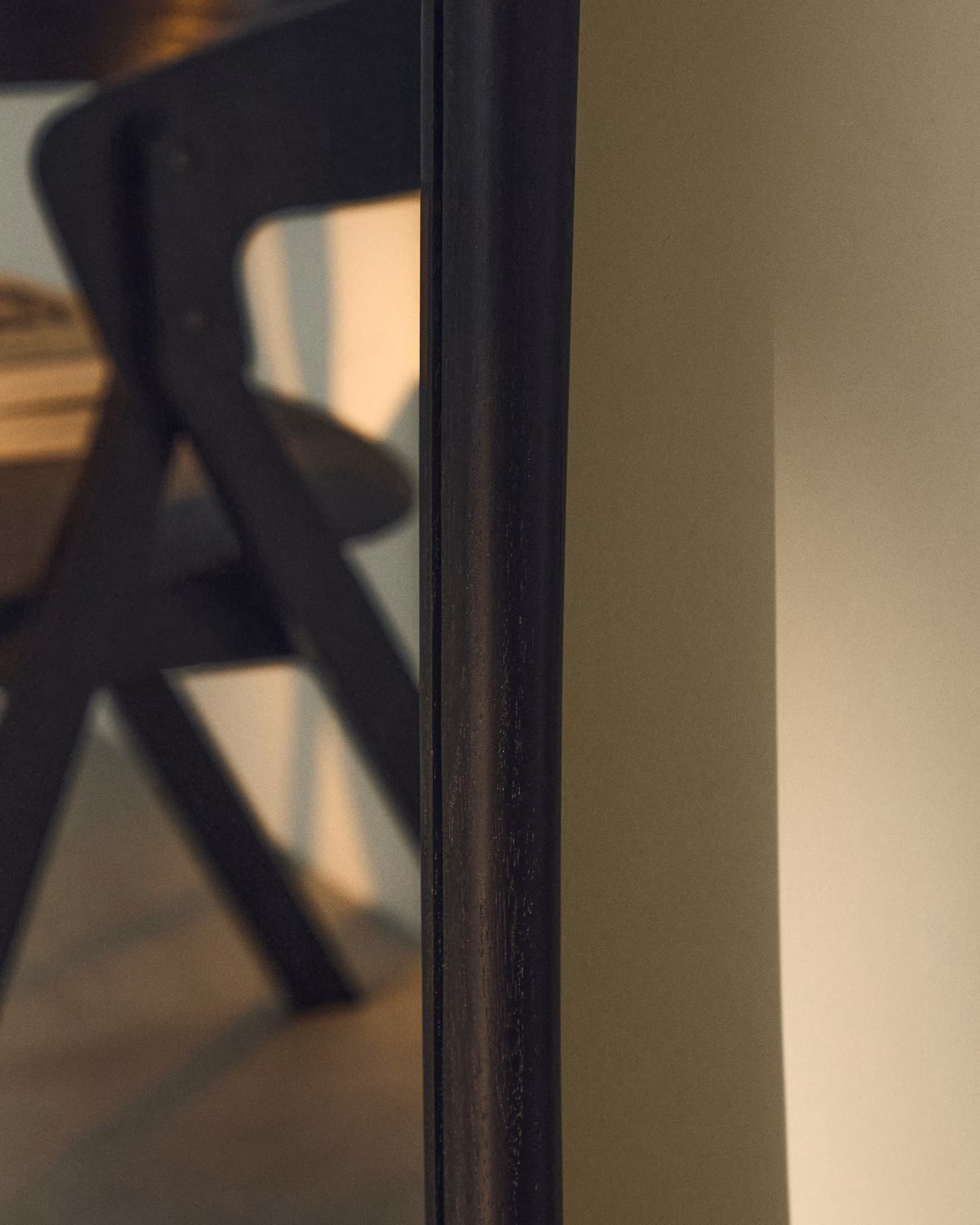 Länglicher Spiegel ALURA schwarzes Teakholz