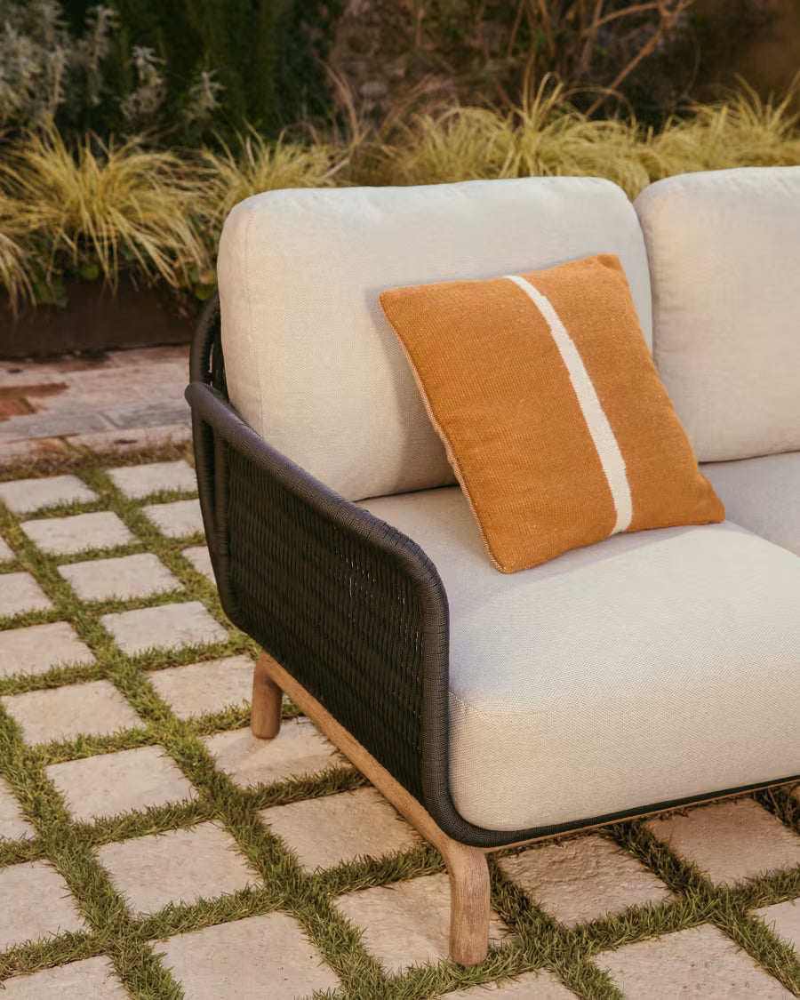 Sofa ogrodowa 2-osobowa ALIPA beżowy z czarnym – Kave Home