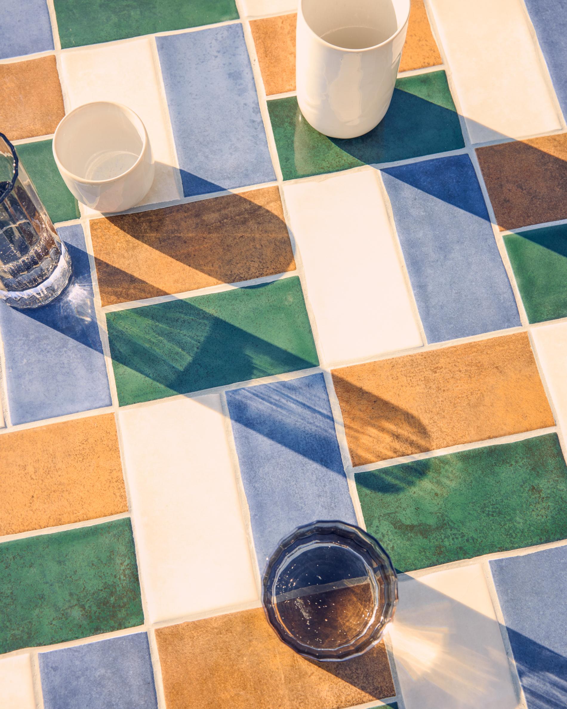 Gartentisch TELLA mehrfarbig mit graphitfarbenem Gestell