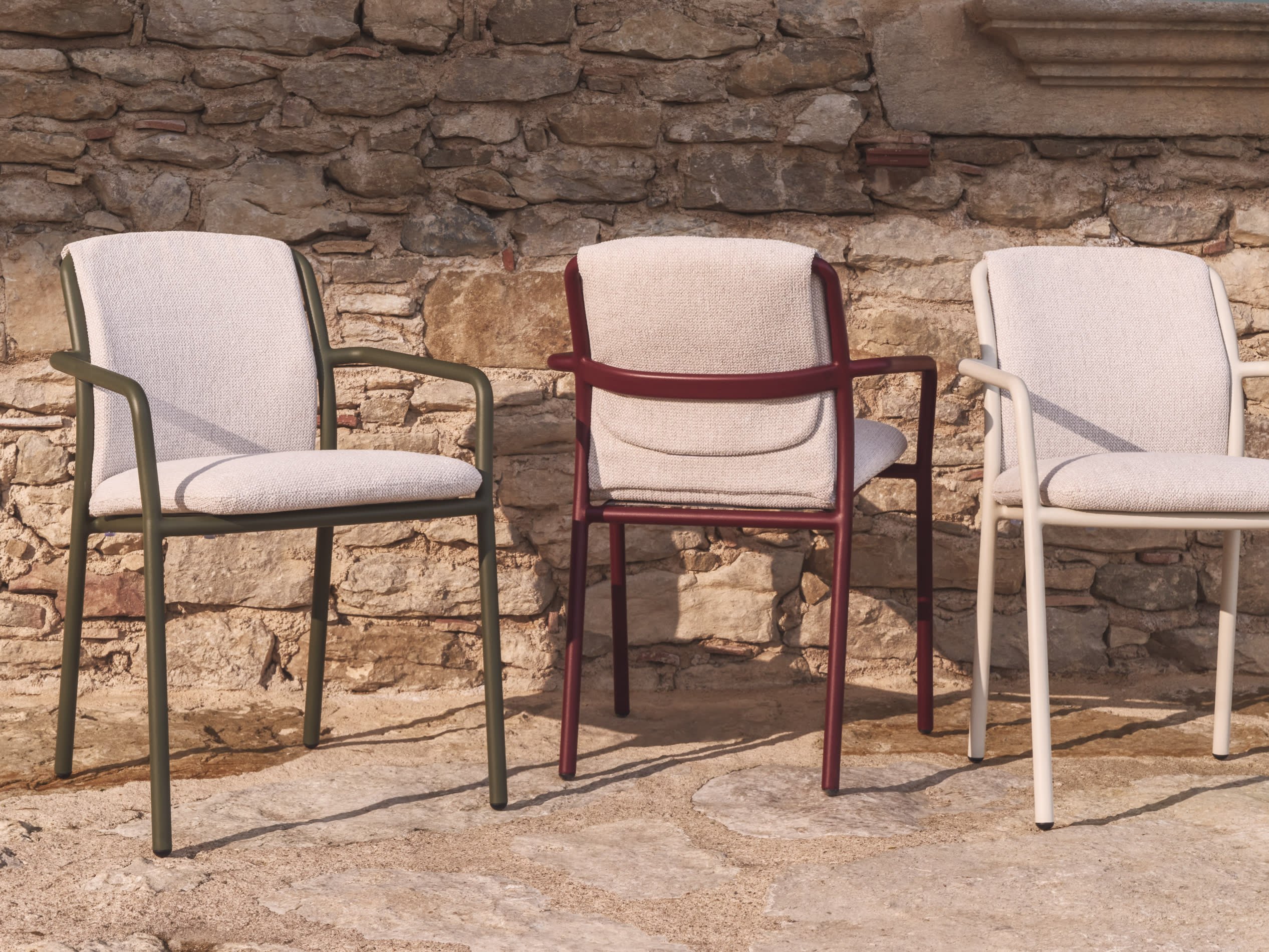 Gartenstuhl LINOSA beige mit bordeauxfarbenem Gestell