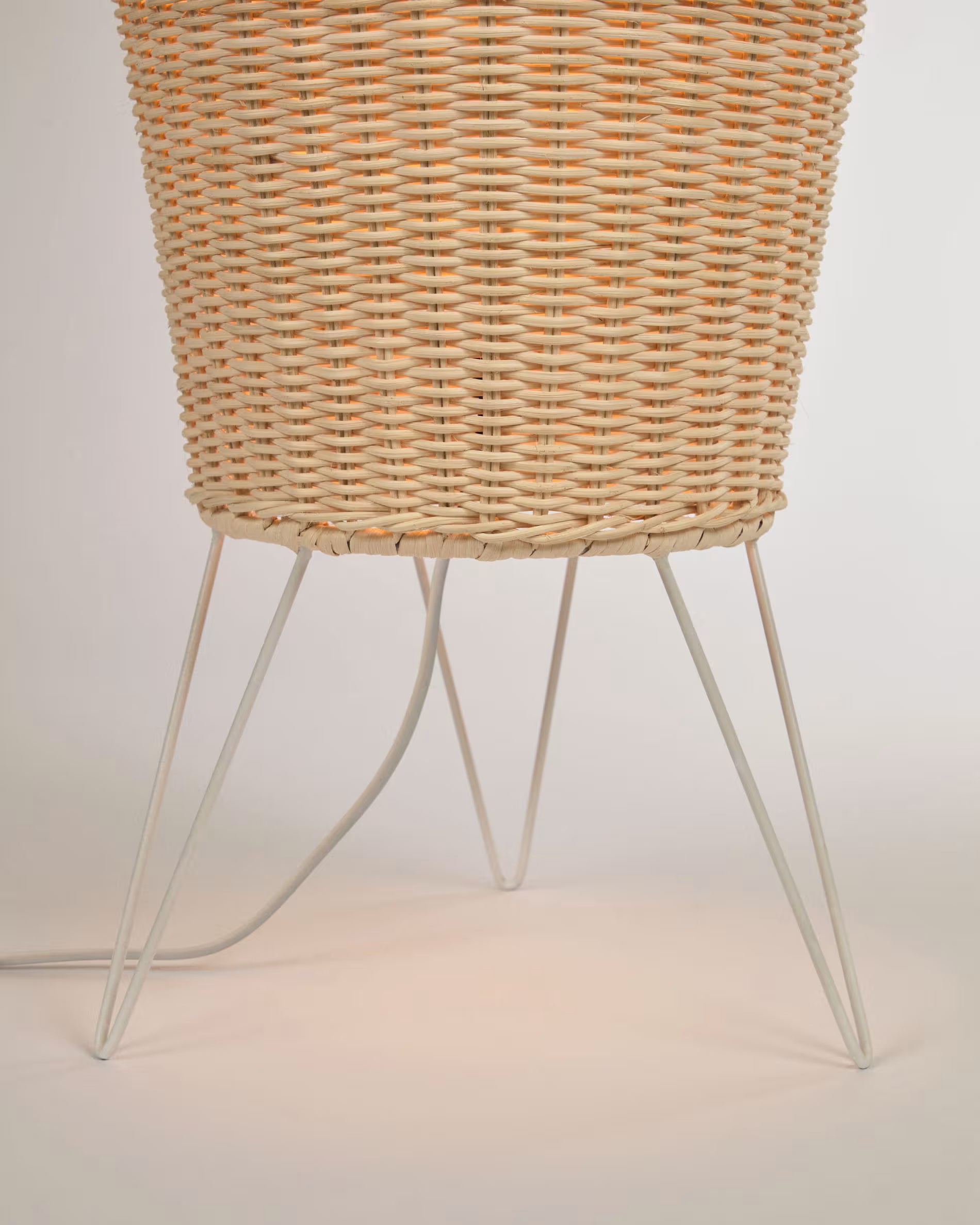 Stehlampe KAMARIA aus Rattan