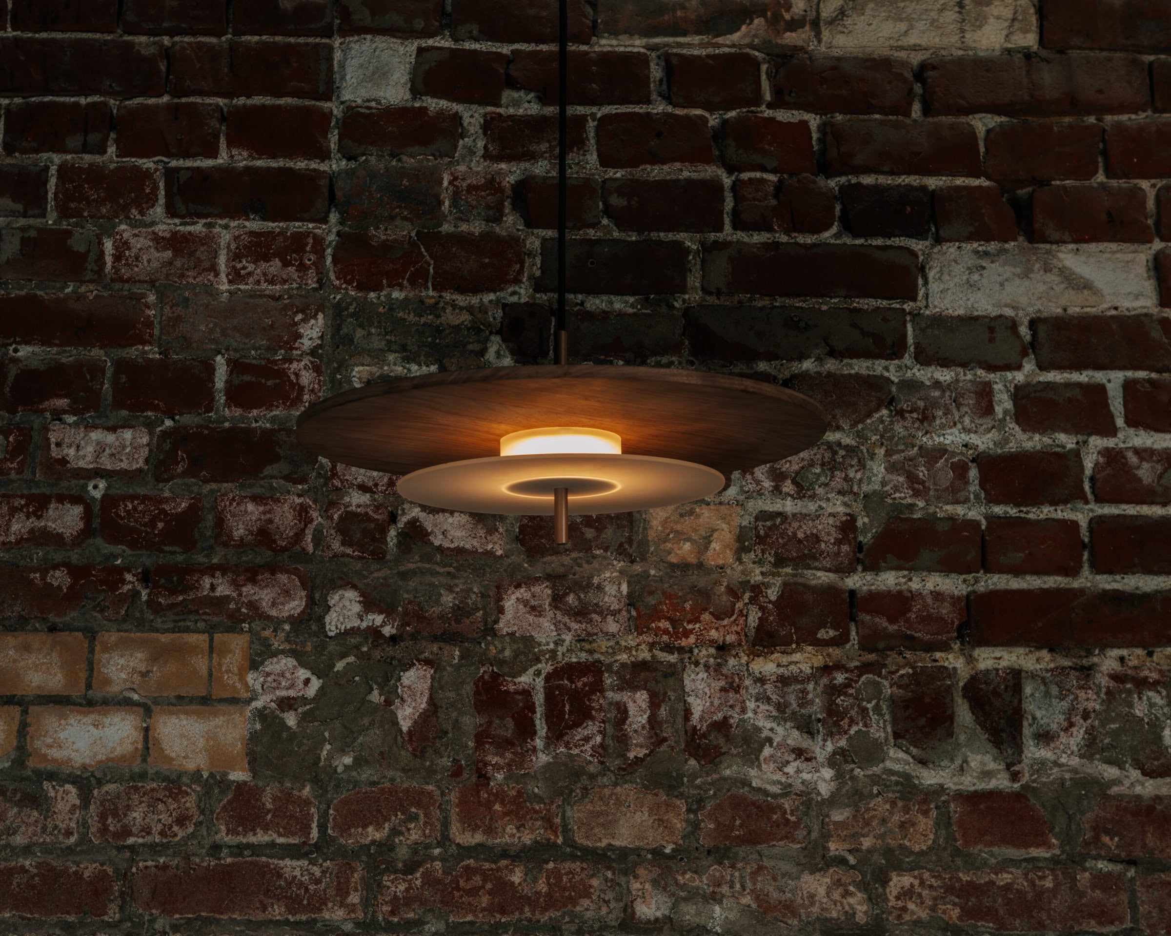 AEROPLAN WOOD pendant lamp in light walnut wood