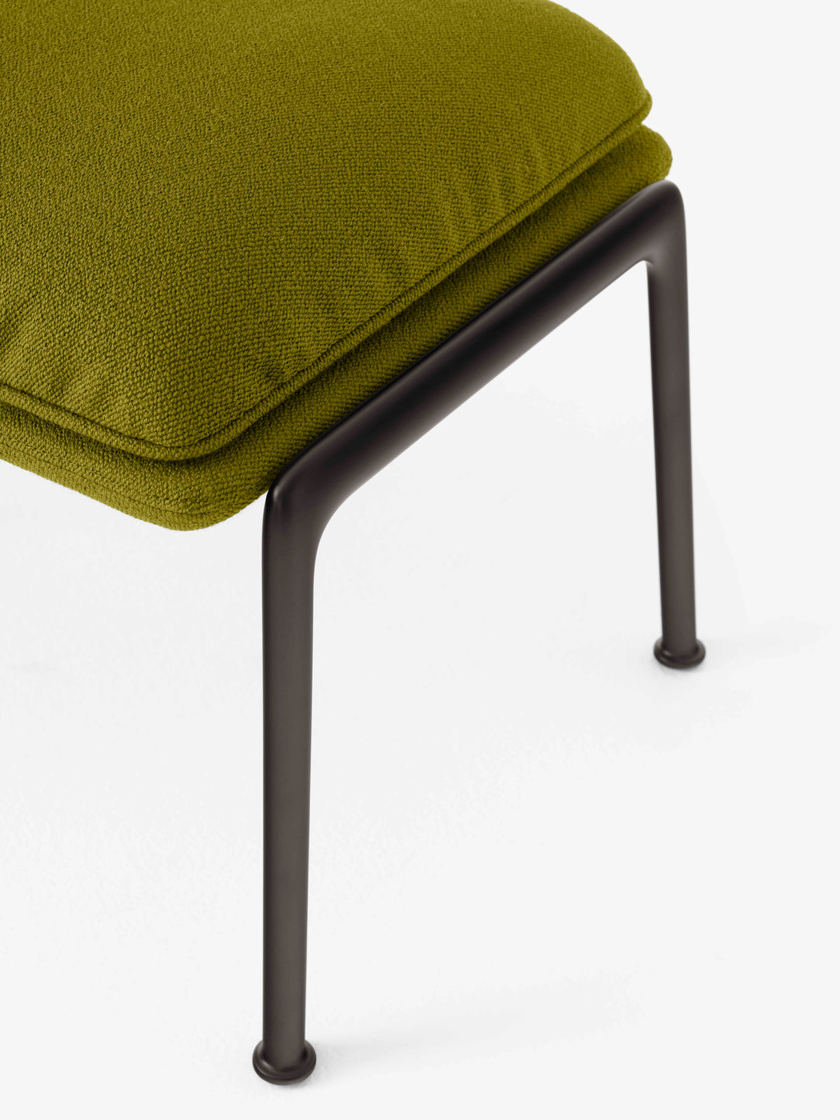 Polsterhocker MUNO LN20 mit schwarzem Gestell