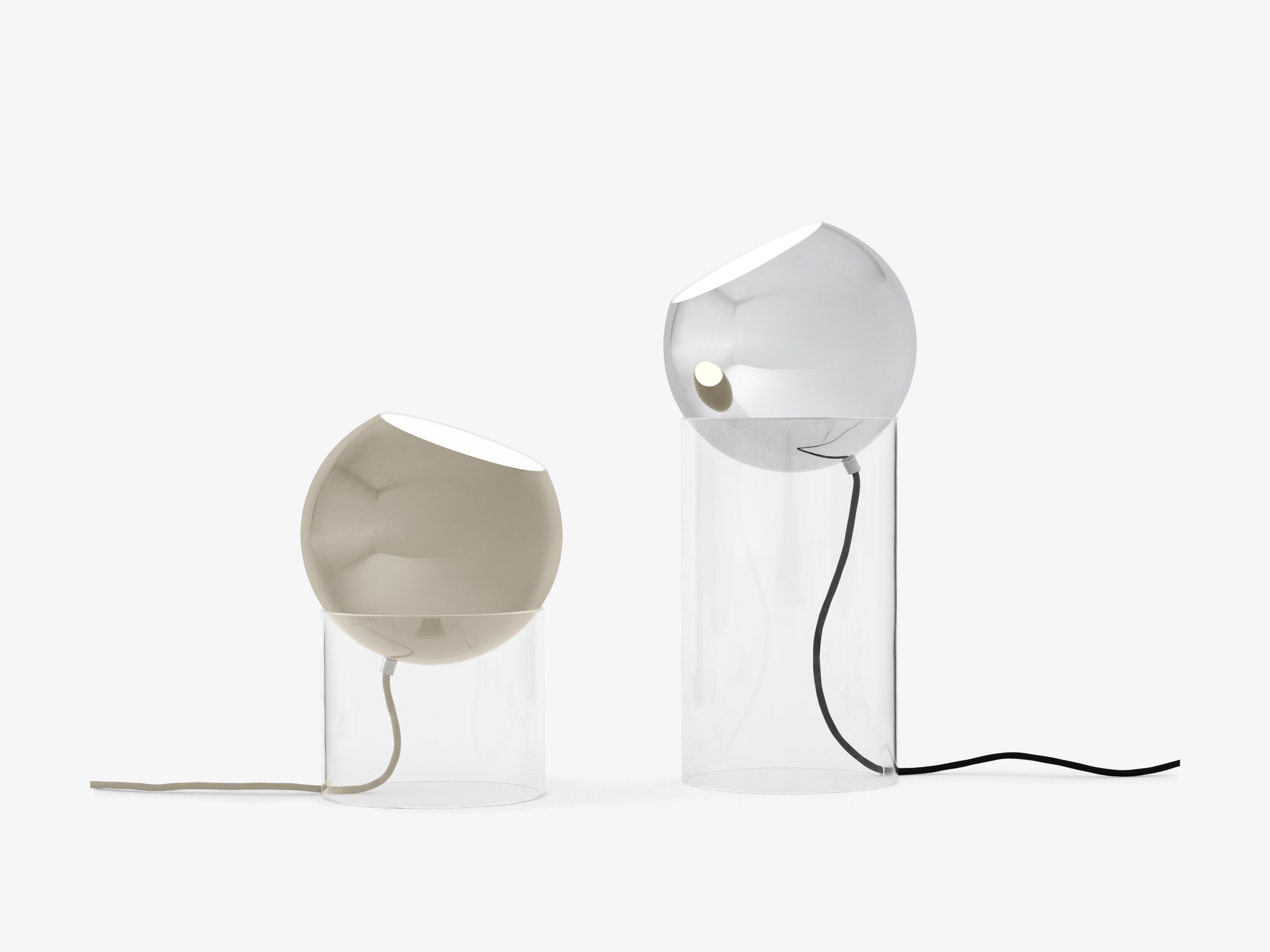 Tischlampe TOPAN mit graubeigem Schirm und transparenter Basis