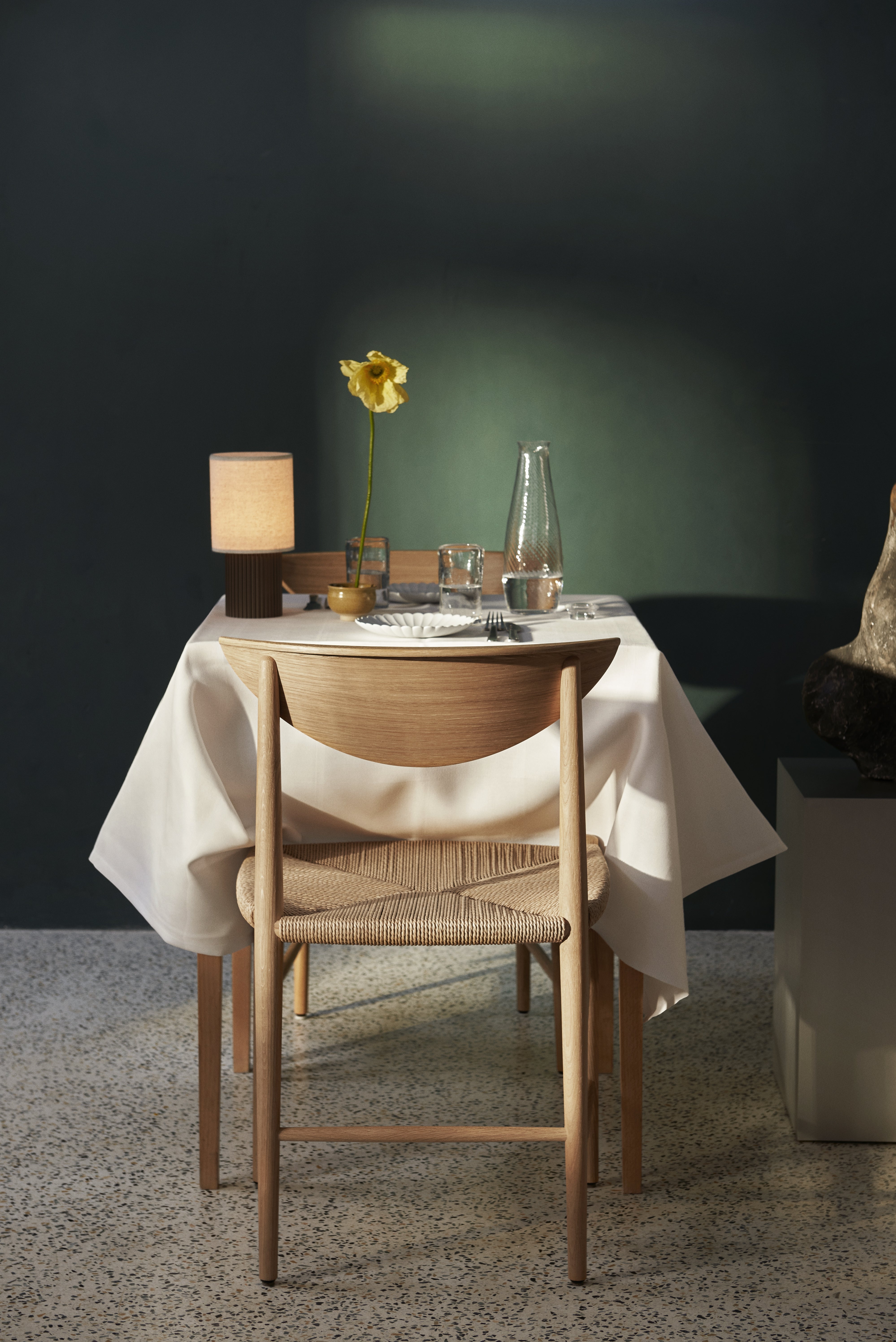 Tragbare Lampe MANHATTAN mit einem Stoffschirm und braunem Fuß