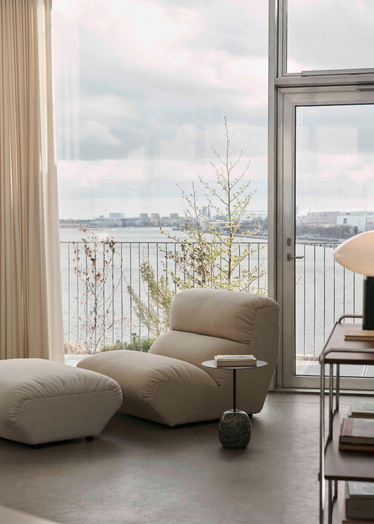 Regal ALIMA NDS5 verchromt mit Nussbaumholz