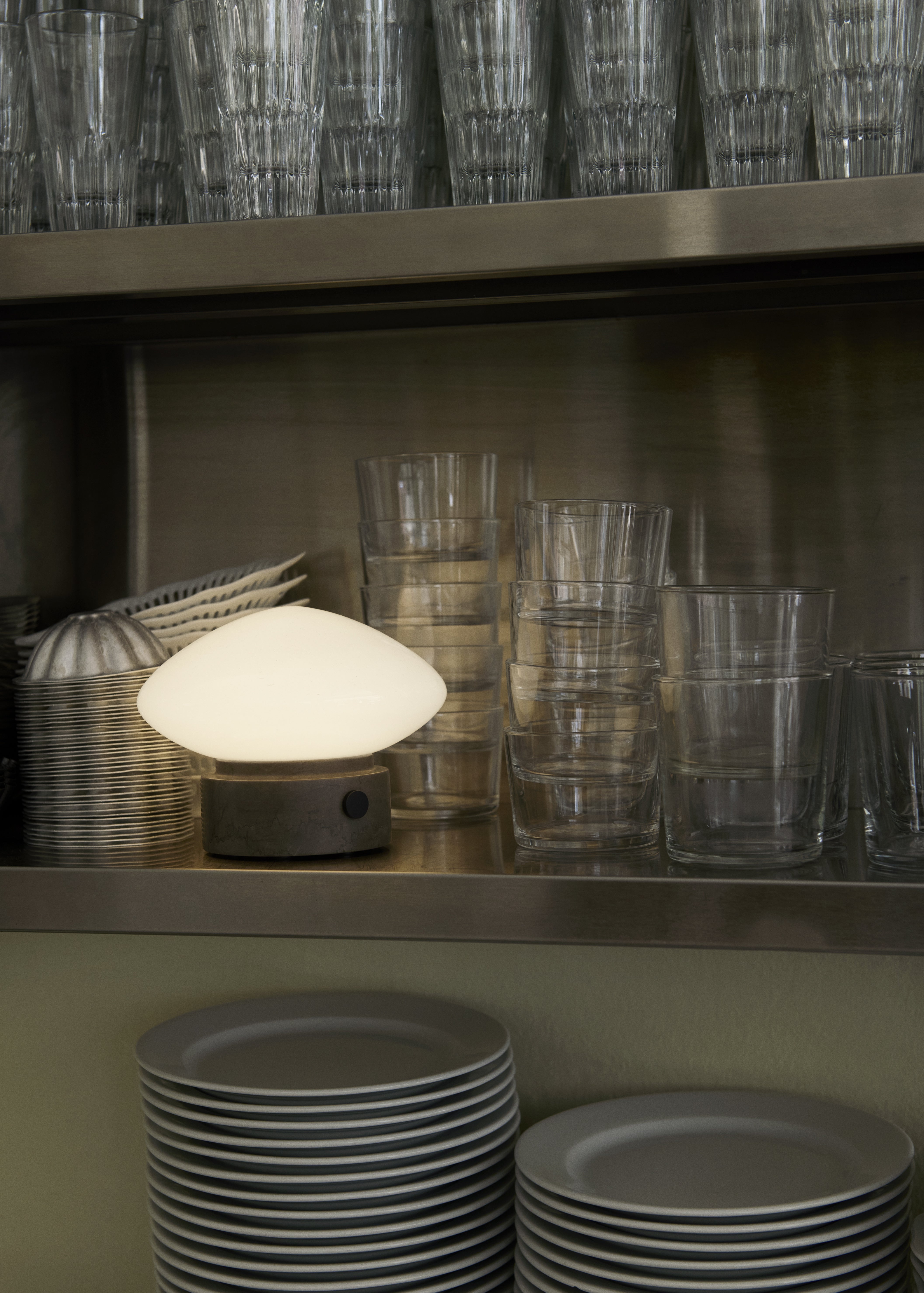 Lampa przenośna MIST AP21 szklany klosz z zieloną marmurową podstawą