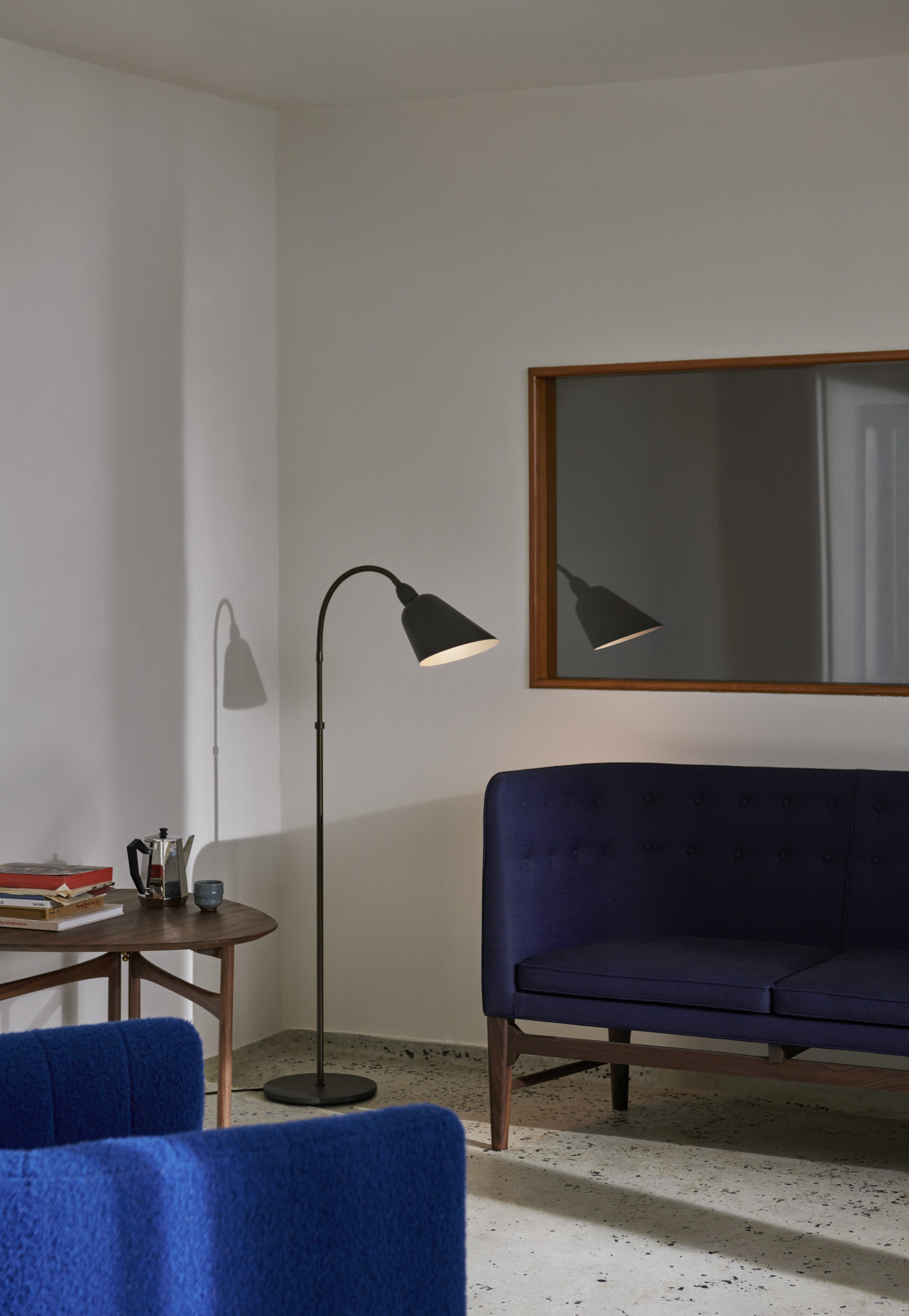 Stehlampe BELLEVUE AJ7 schwarz mit messingfarbener Oberfläche