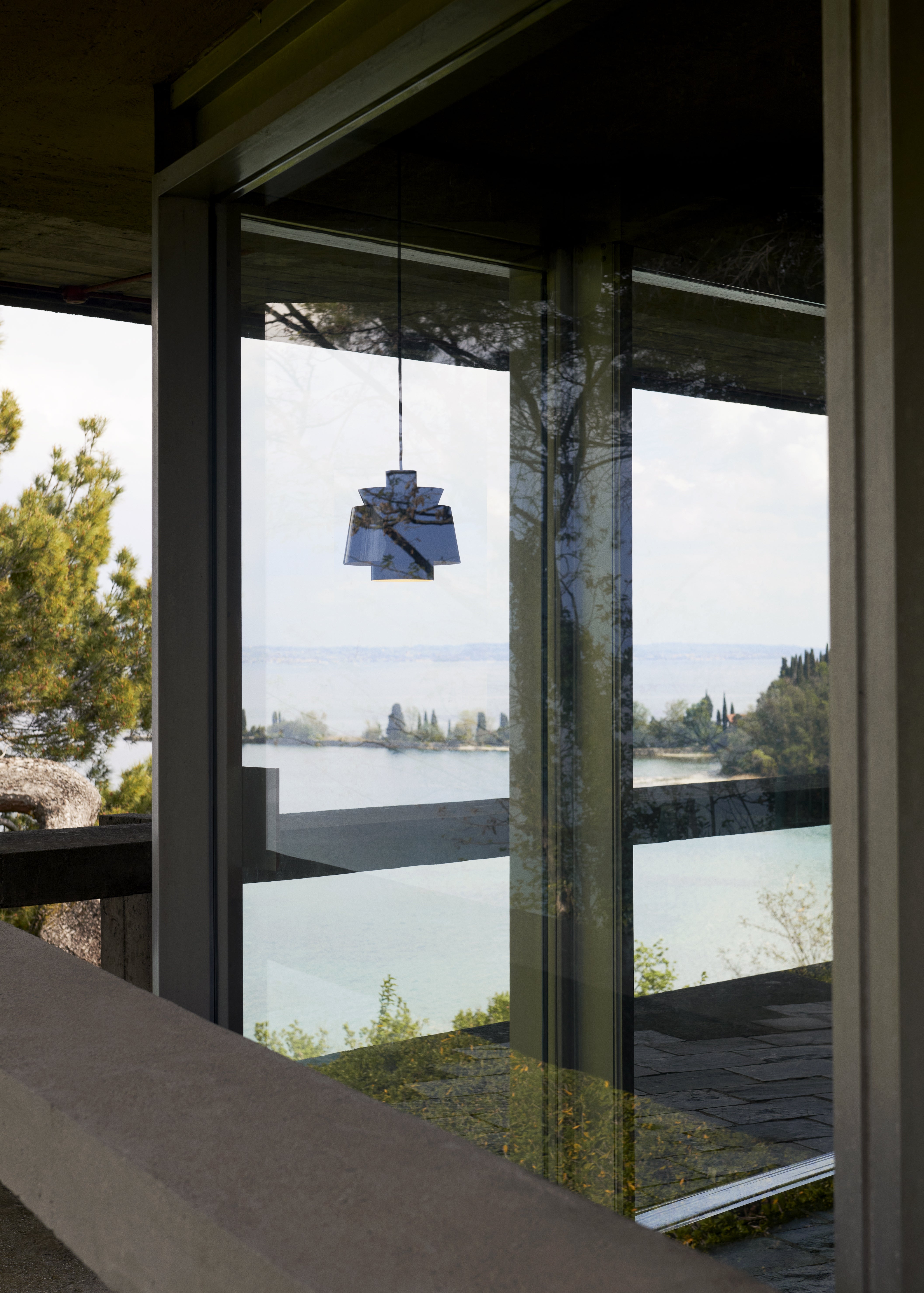 Hängelampe UTZON JU1 in Grau-Blau