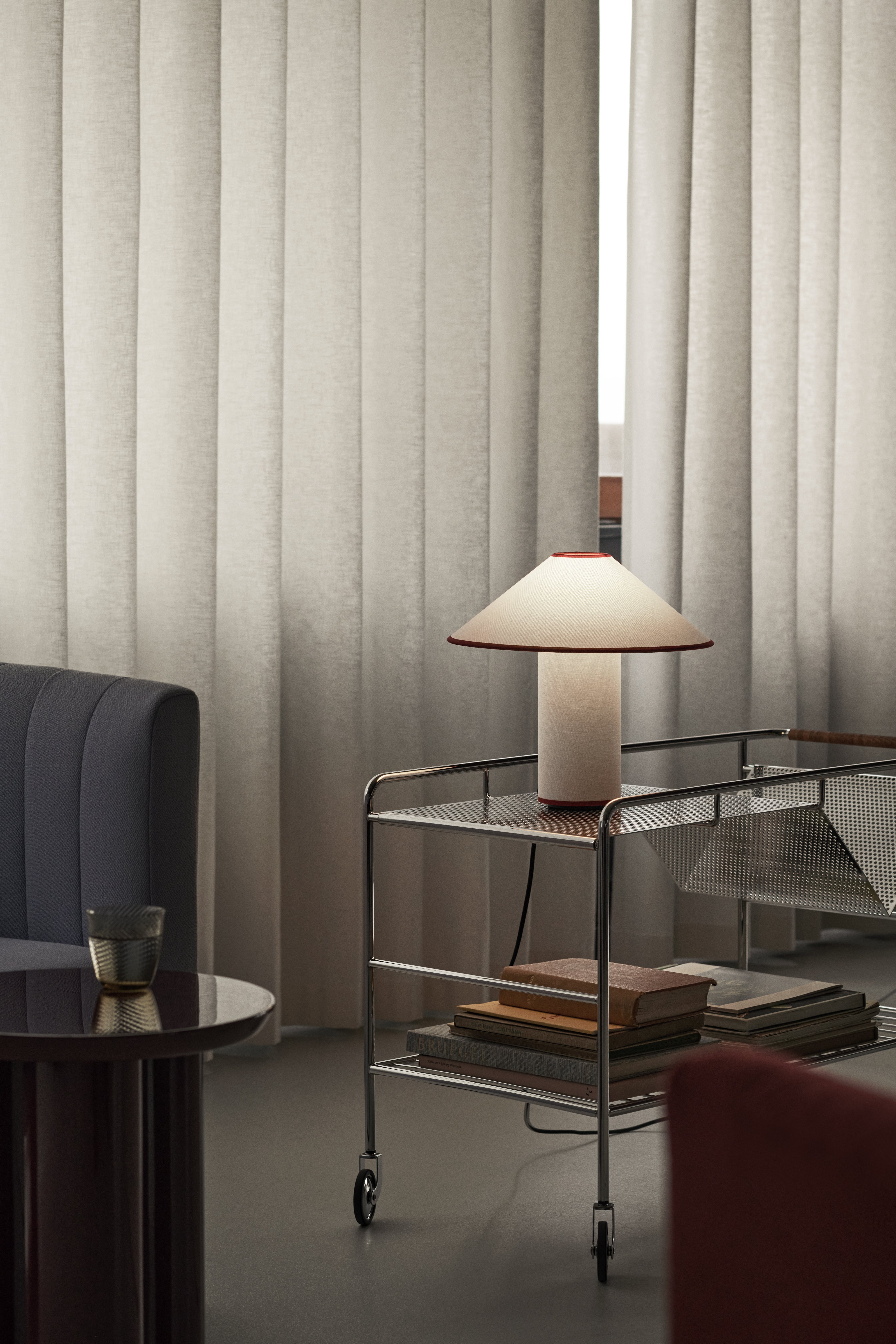 Tischlampe COLETTE ATD6 in Weiß mit rotem Finish