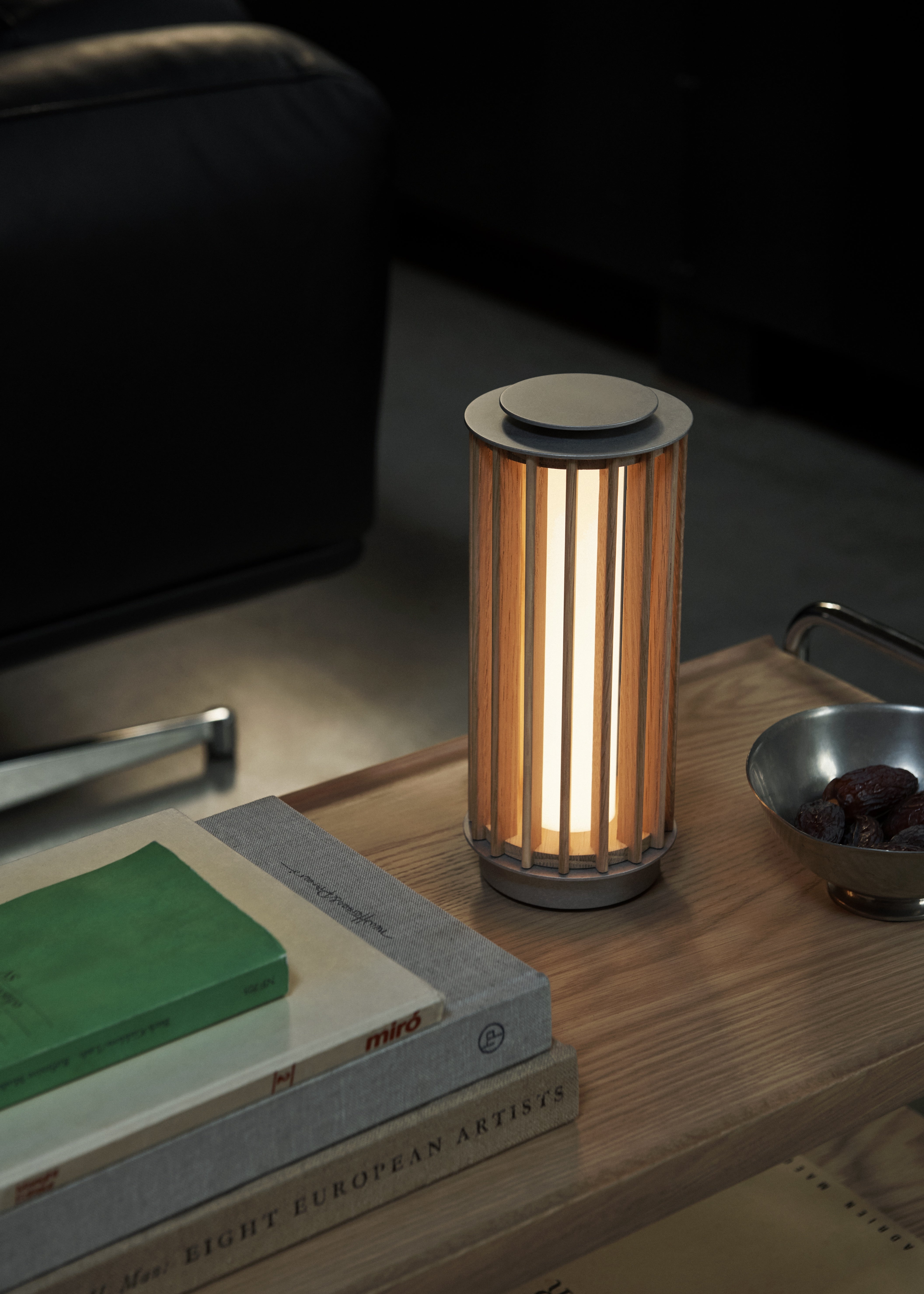 Tragbare Lampe NUMBRA TY3 aus Aluminium mit Eichenholz.