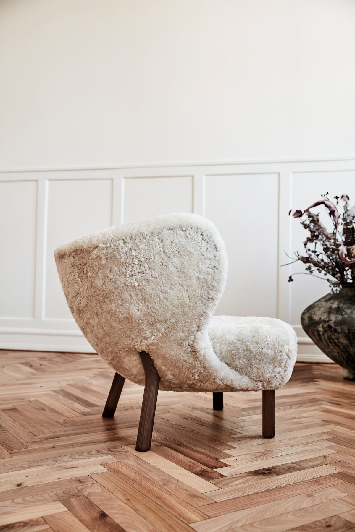 Sessel LITTLE PETRA VB1 gepolstert mit Nussbaumfuß