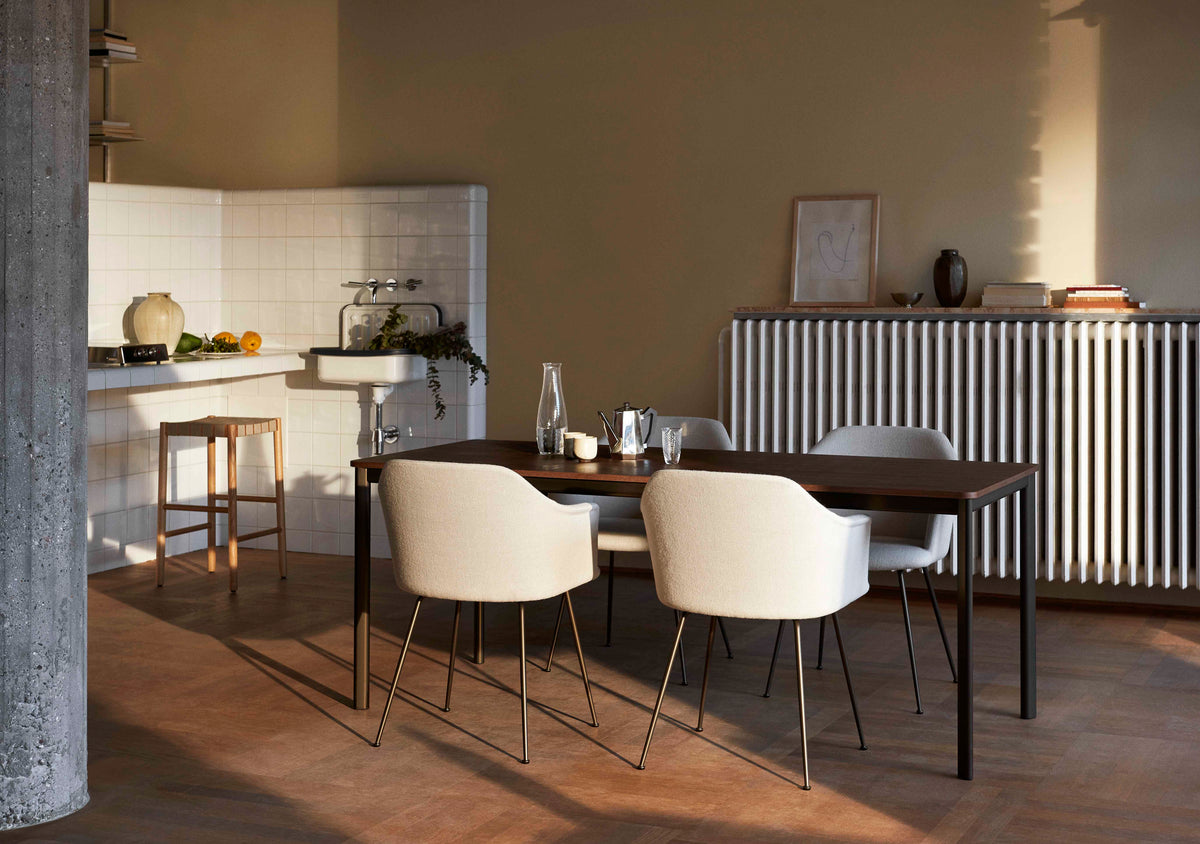 Hocker BETTY mit beigem gewebtem Sitz aus rauchgeöltem Eichenholz