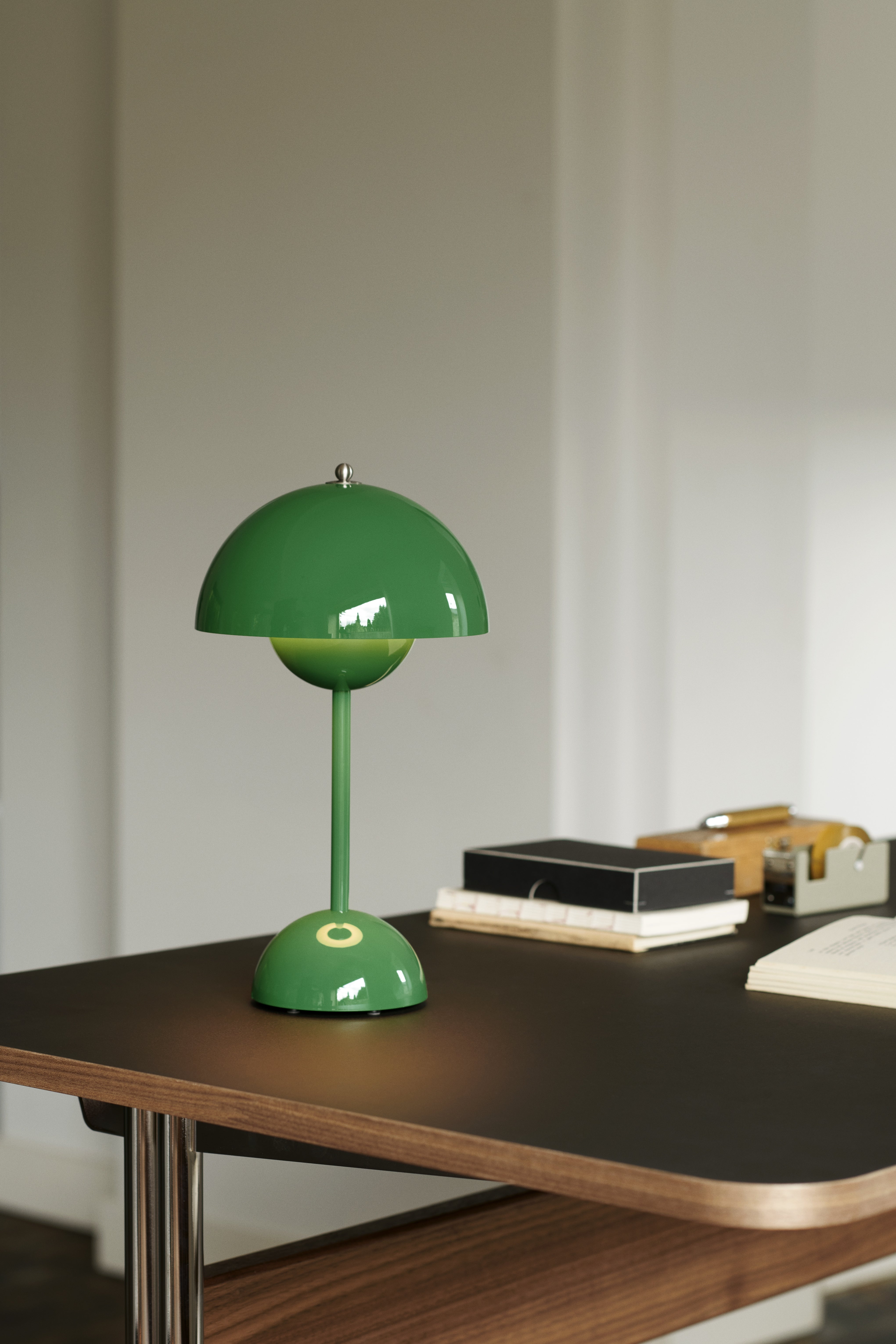 Tragbare Lampe FLOWERPOT VP9 in intensivem Grün