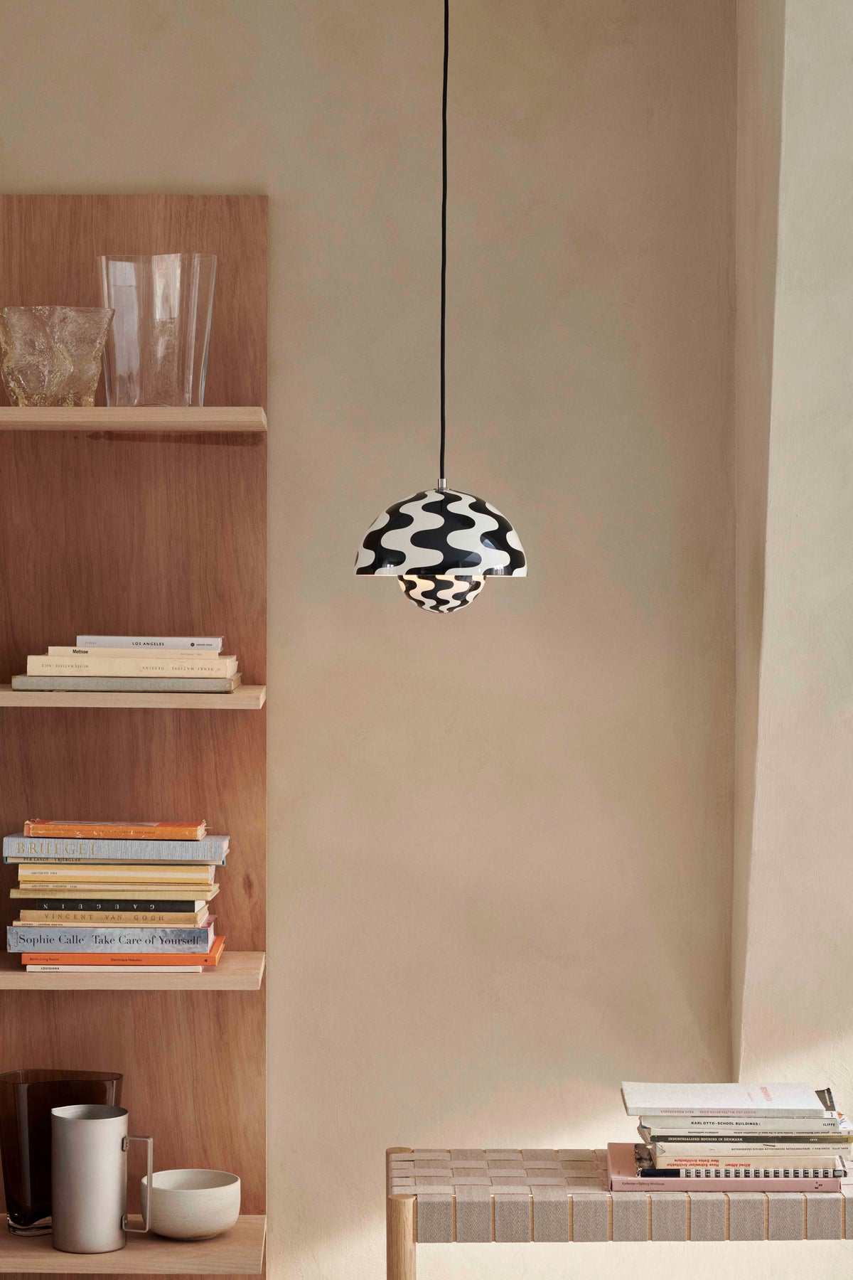 Bank BETTY, beige gewebter Sitz mit schwarz lackierter Esche