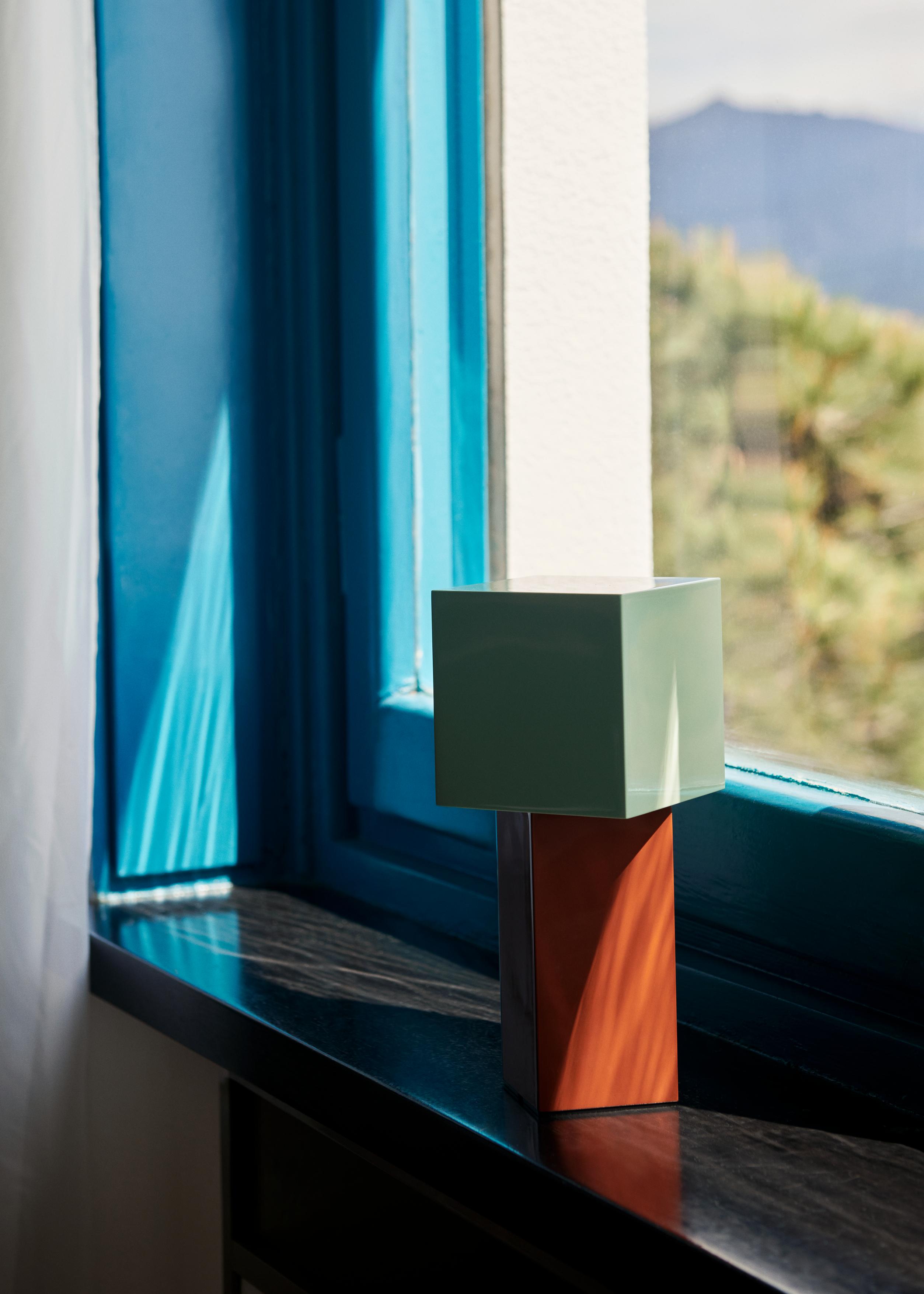 Tragbare Lampe PIVOT ATD7 mit mintgrünem Schirm und Ziegelbasis