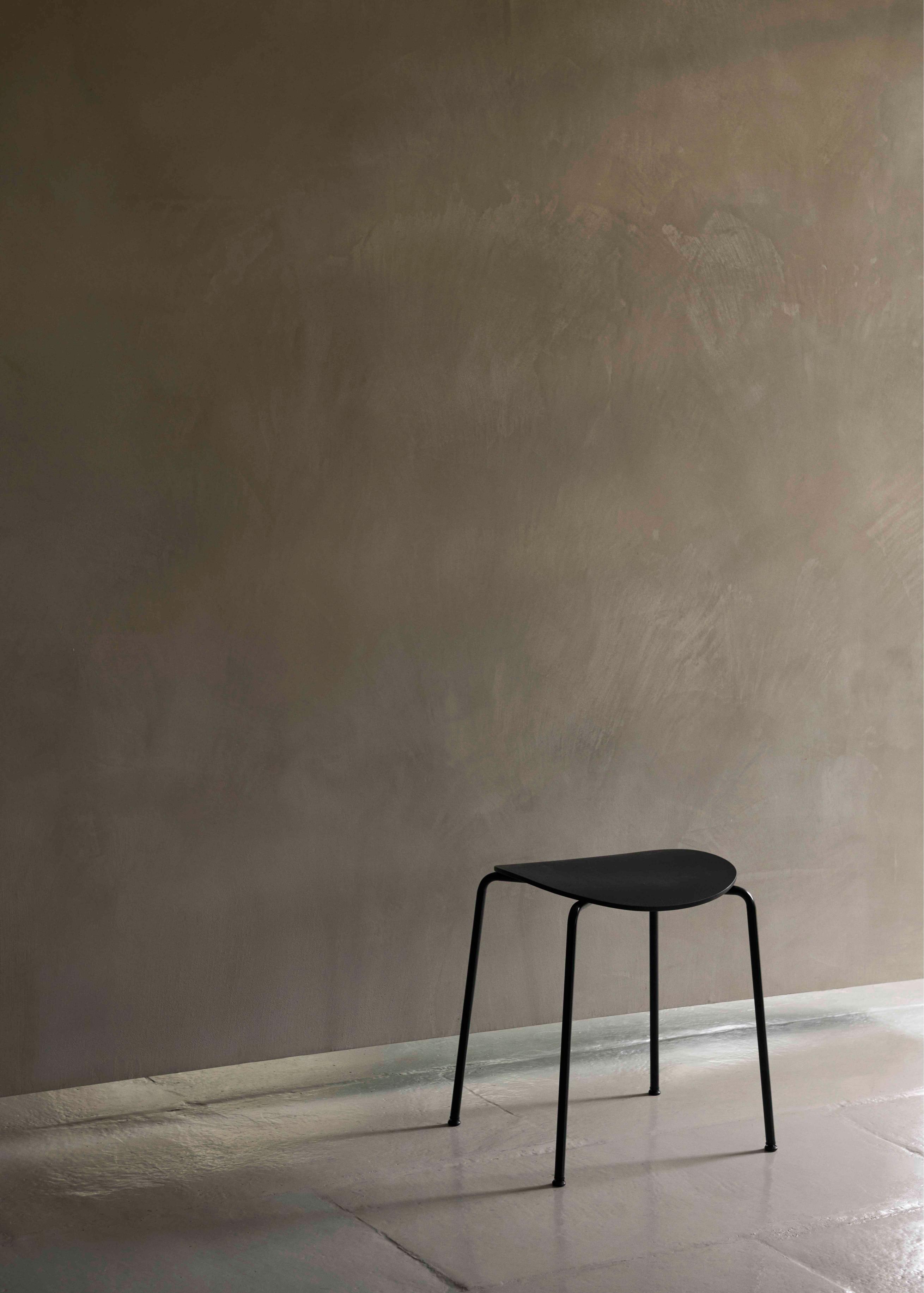 Hocker PAVILION AV36 aus schwarzem Eichenholz mit schwarzem Stahlgestell