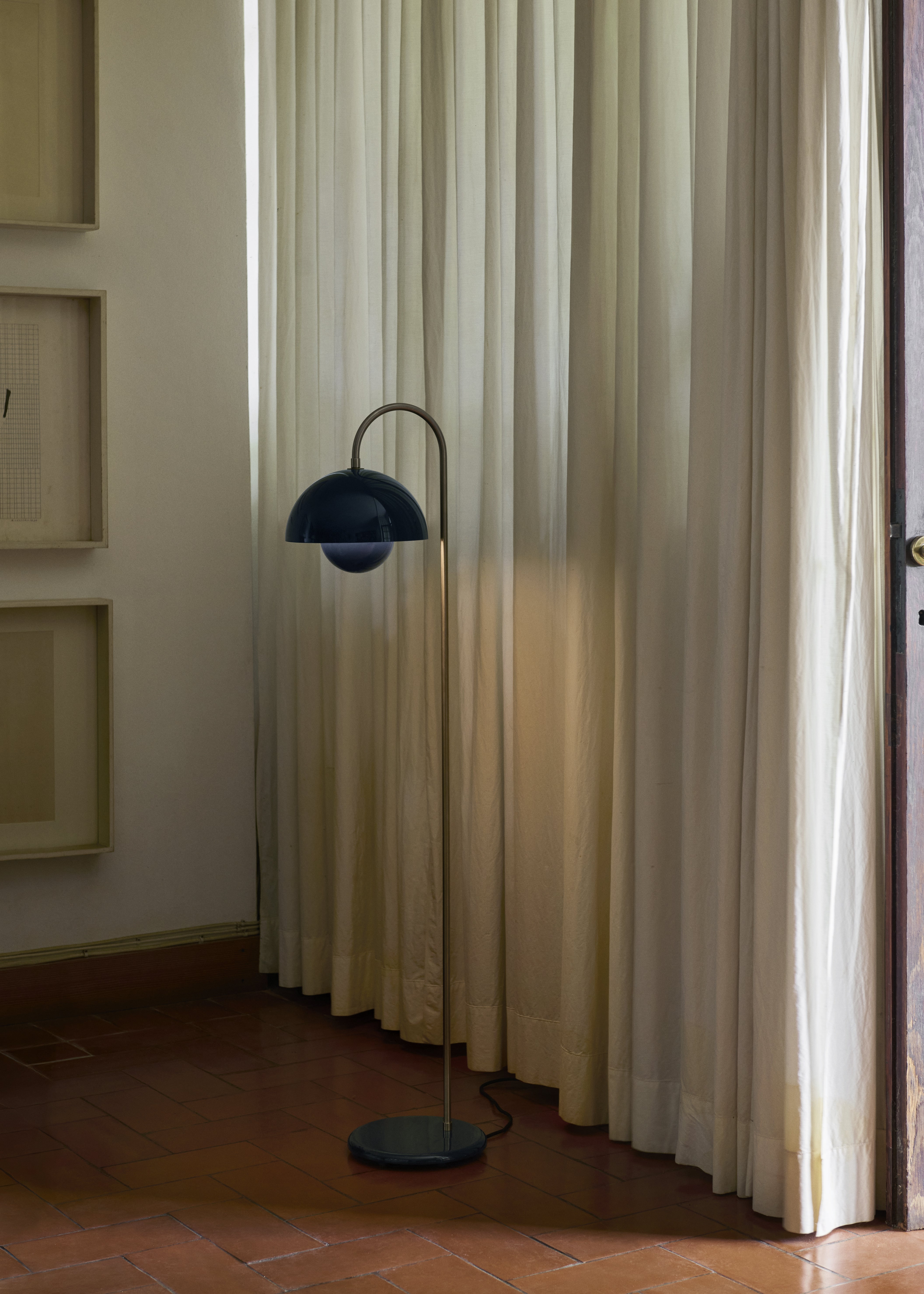 Lampa podłogowa FLOWERPOT VP12 stalowy niebieski