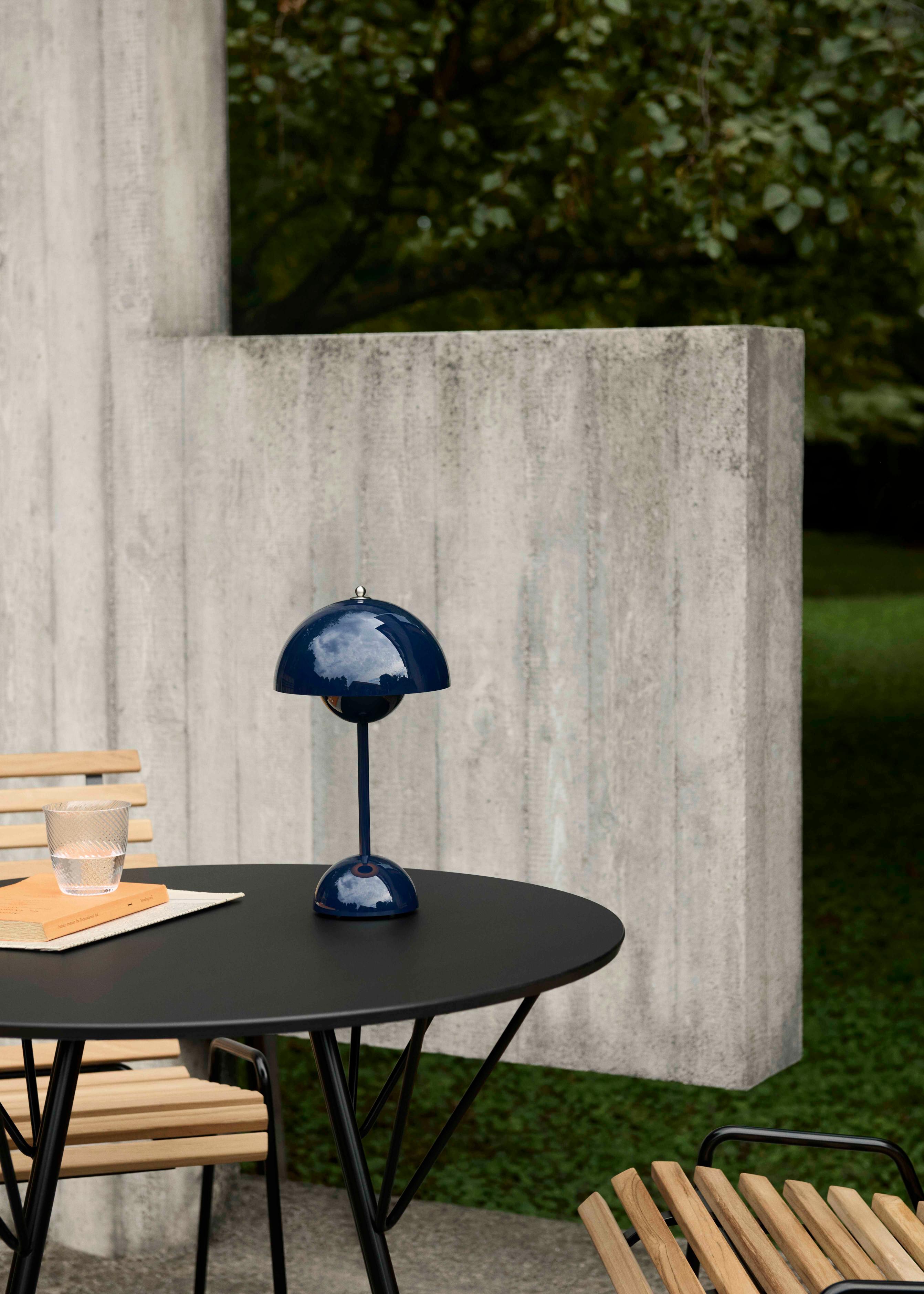Runder Außentisch RFH schwarz