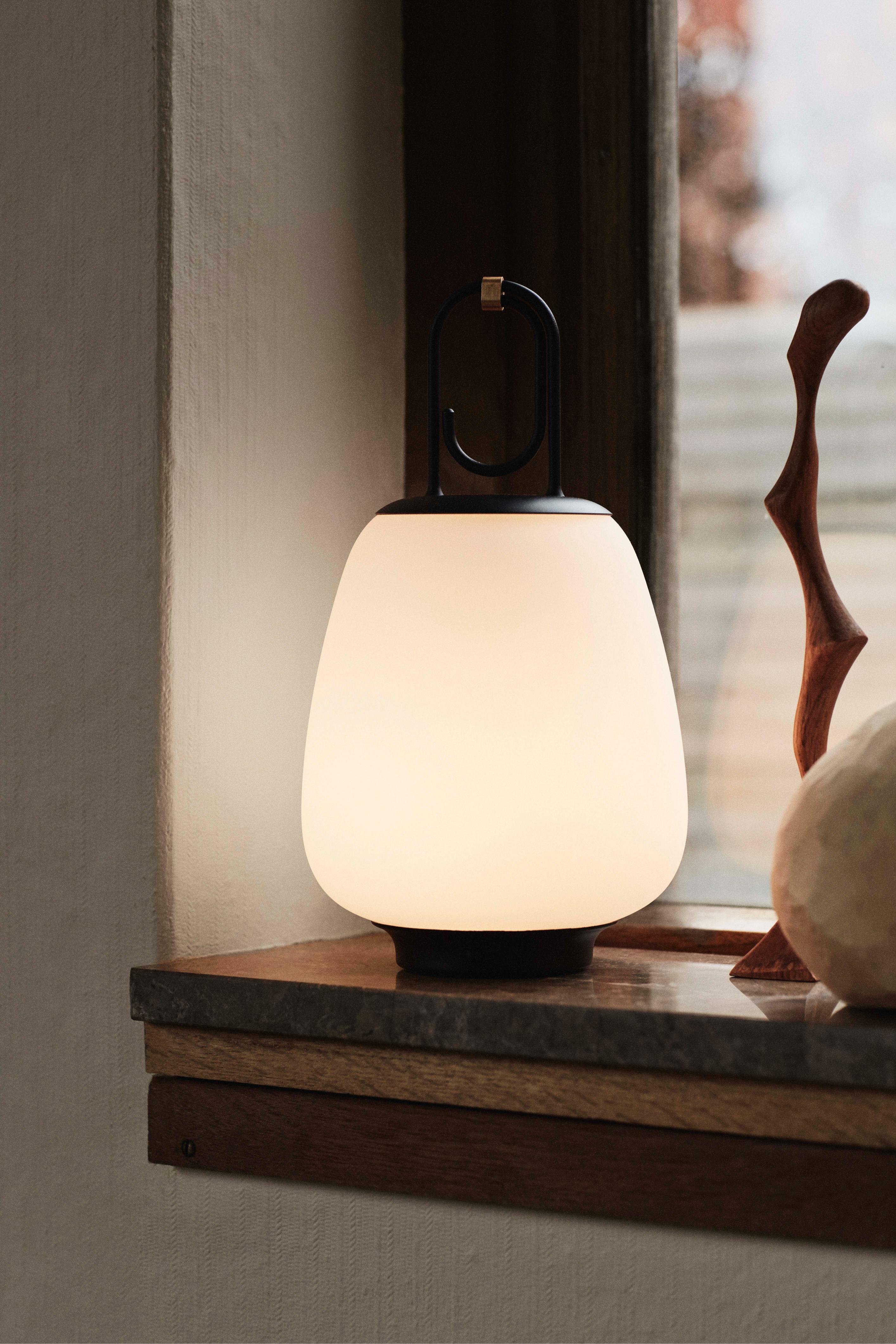 Tragbare Außenlampe LUCCA SC51 in Weiß mit schwarzem Finish