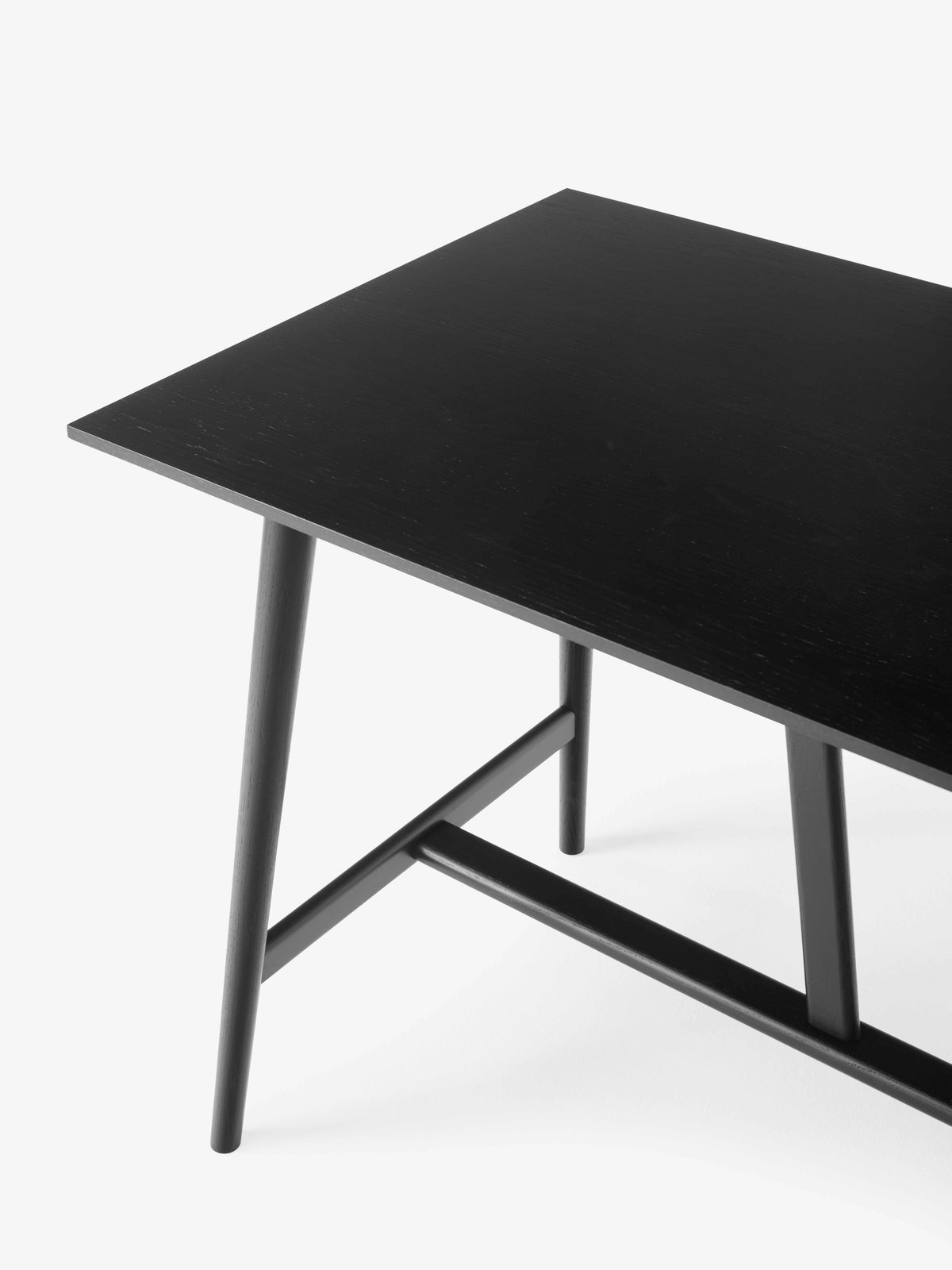Barhocker IN BETWEEN schwarze lackierte Eiche