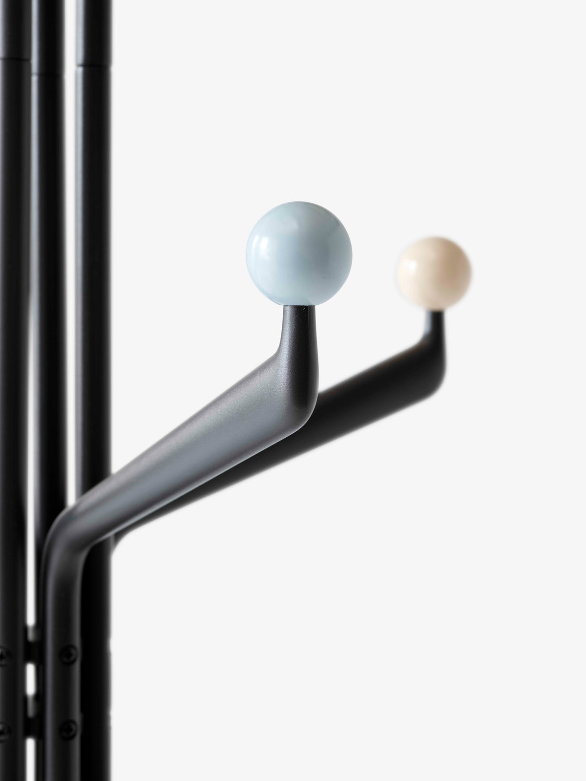 Stehender Kleiderständer CAPTURE SC77 graphit mit farbigem Finish