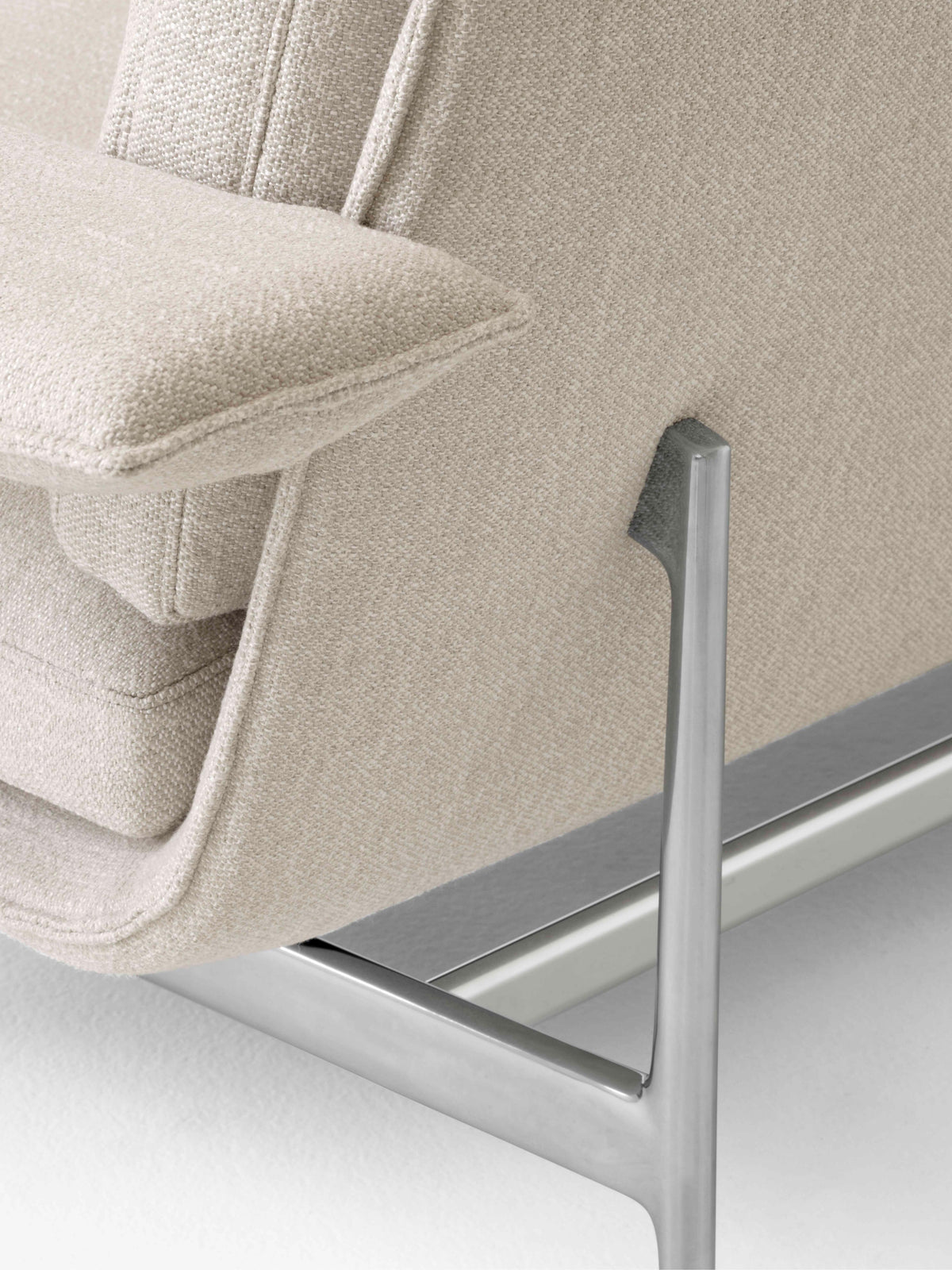 2-Sitzer Sofa MEANTIME AV30 mit gepolstertem Bezug und Aluminiumgestell