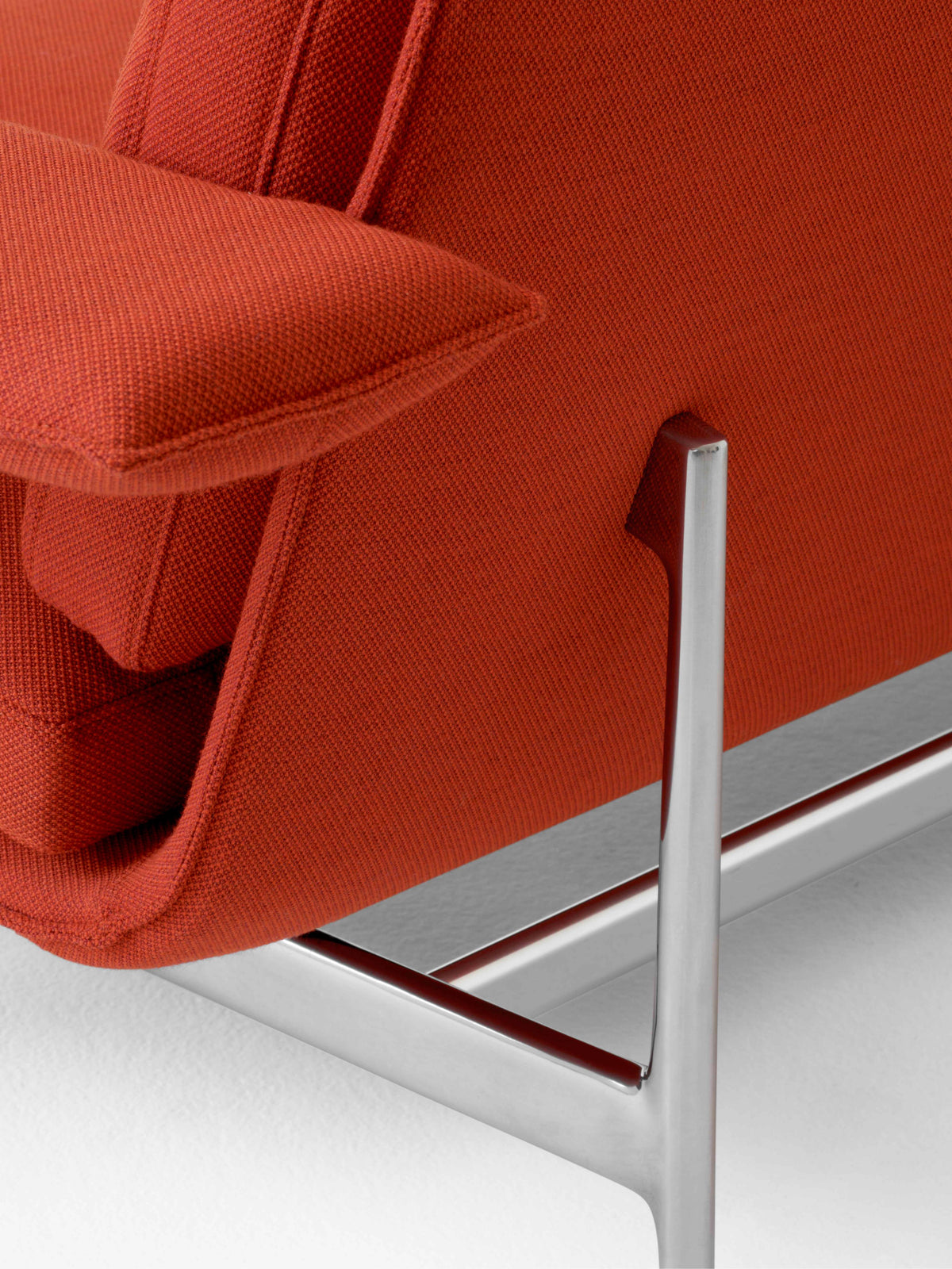 2-Sitzer Sofa MEANTIME AV30 mit gepolstertem Bezug und Aluminiumgestell