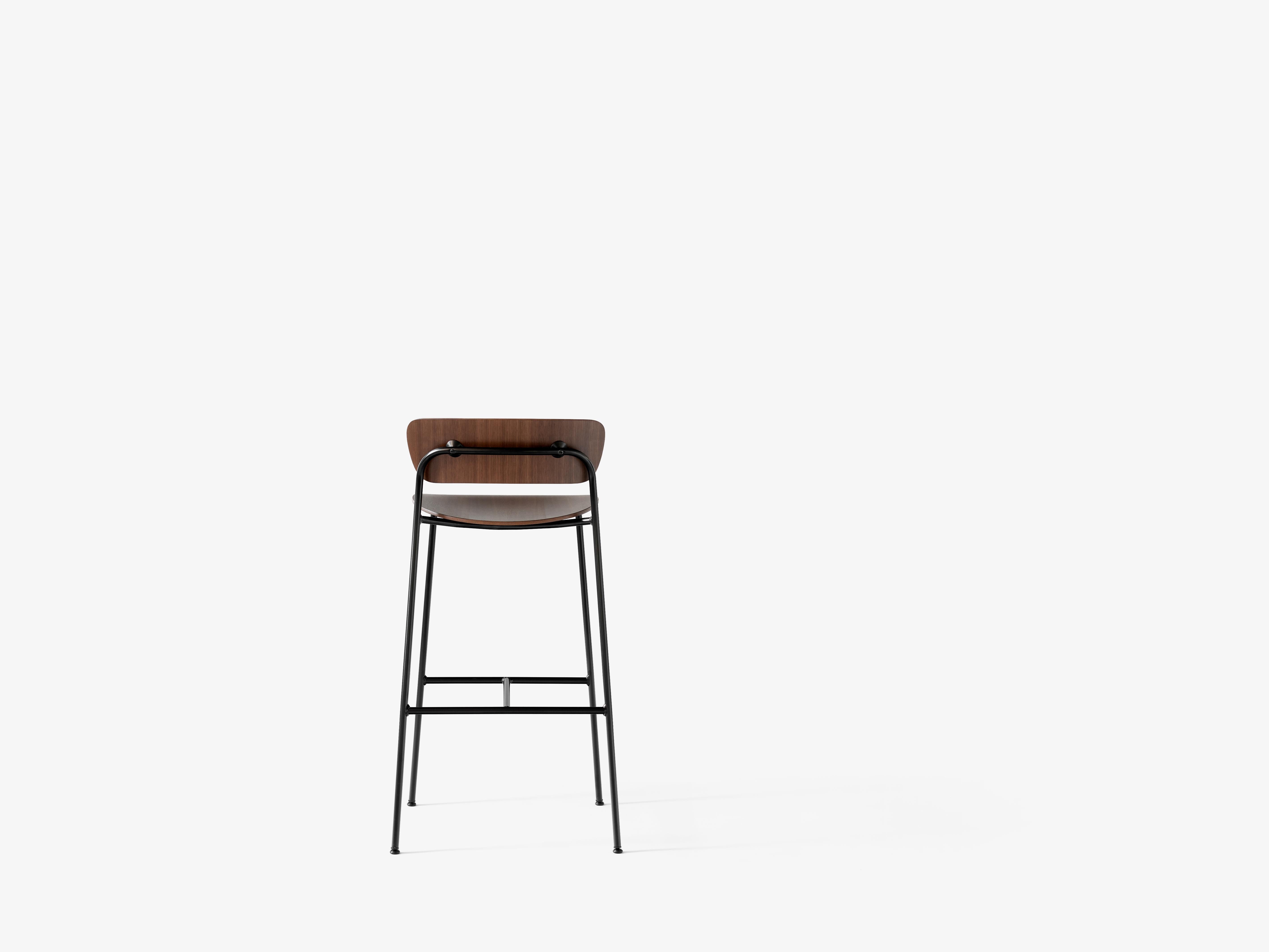 Hocker mit Rückenlehne PAVILION lackierte Nuss mit schwarzem Stahlgestell