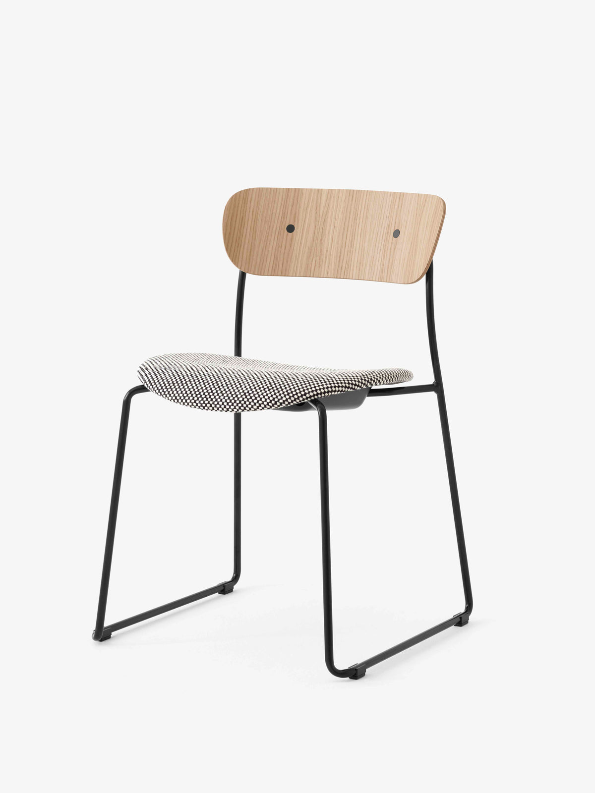 Stuhl PAVILION AV52 lackierte Eiche mit gepolstertem Sitz und schwarzem Gestell