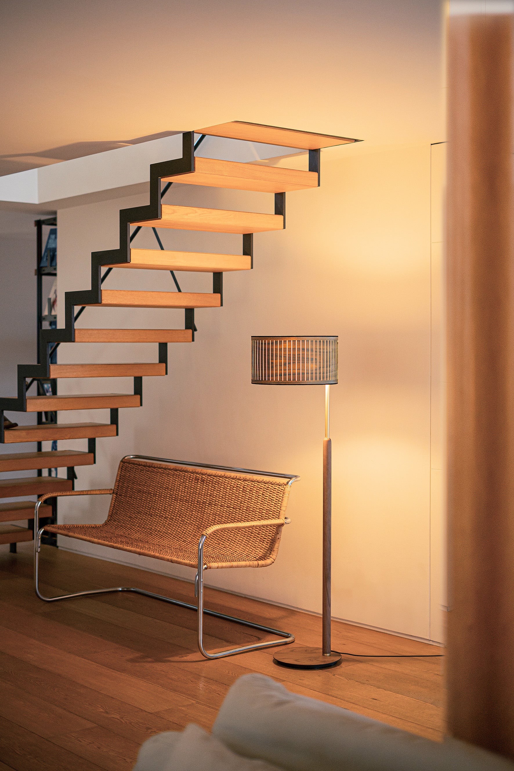 Stehlampe AUTUMN Nussbaum