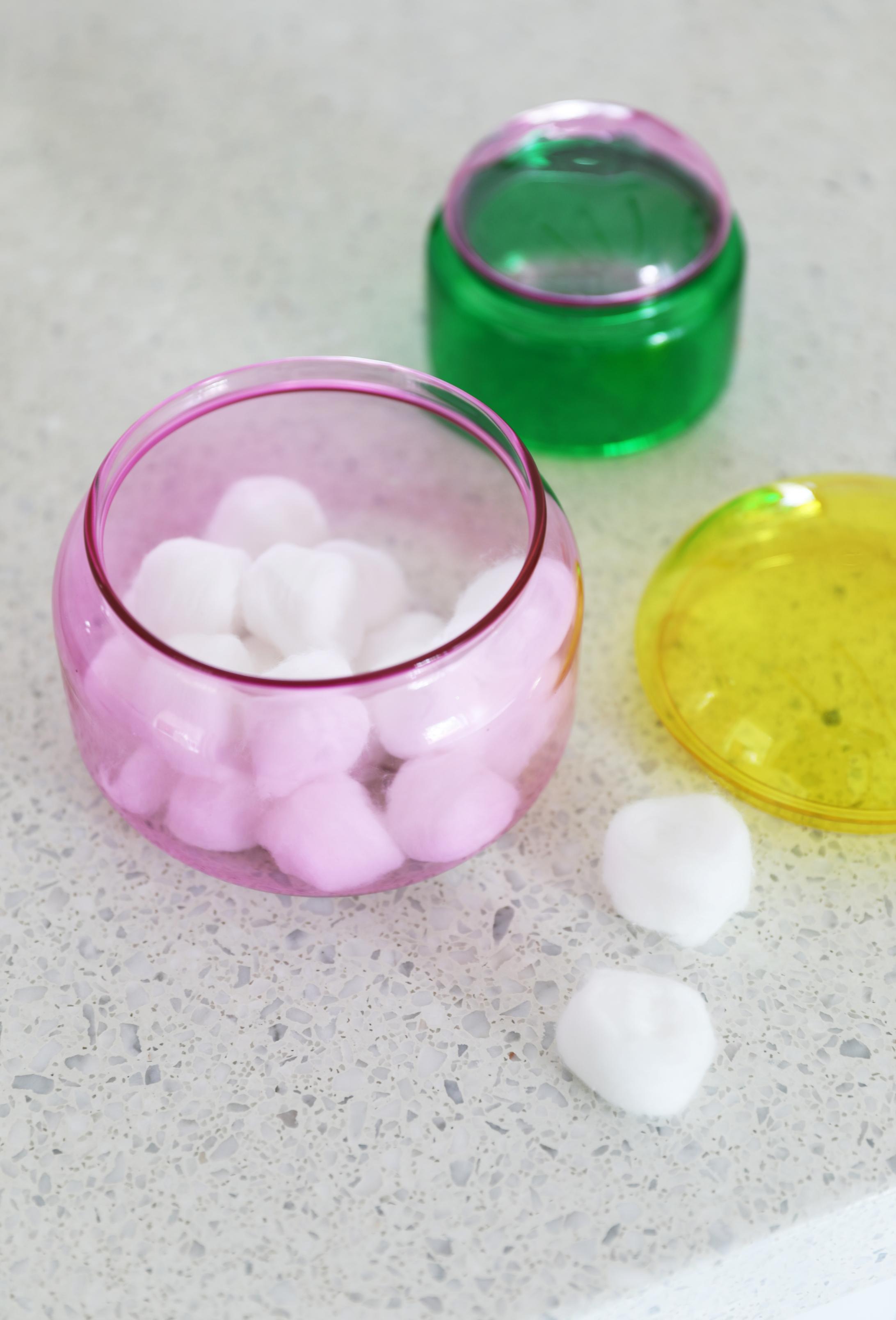 Pojemnik szklany PUFFY różowy z żółtą pokrywką – szkło