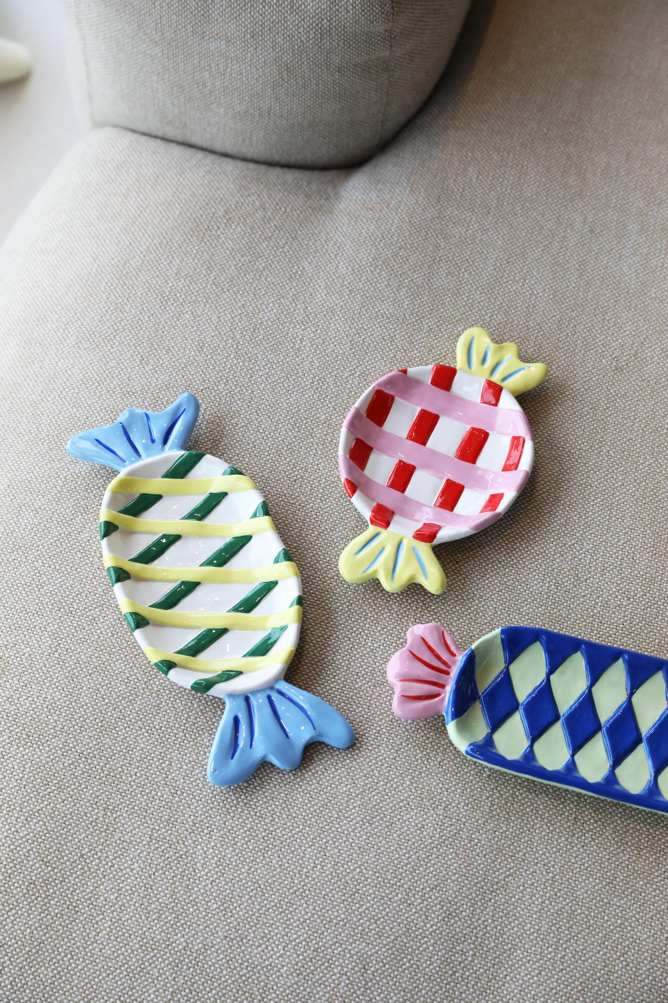 Blaues GOODY Serviergeschirr mit Gelb und Rosa